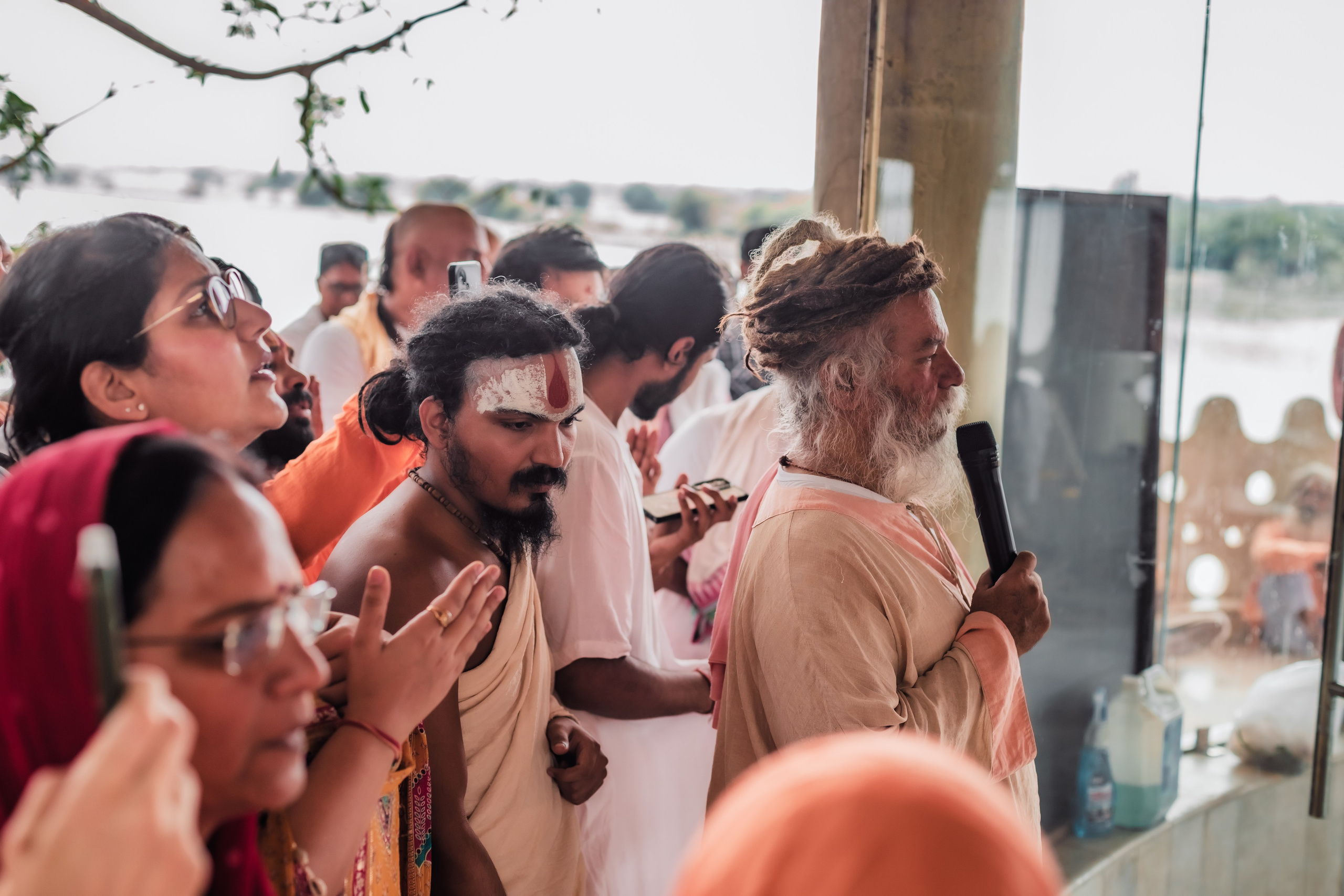 Abhisheka Devraha Baba on Sri Devdas ji maharaj bd. Mariam Bagdasaryan