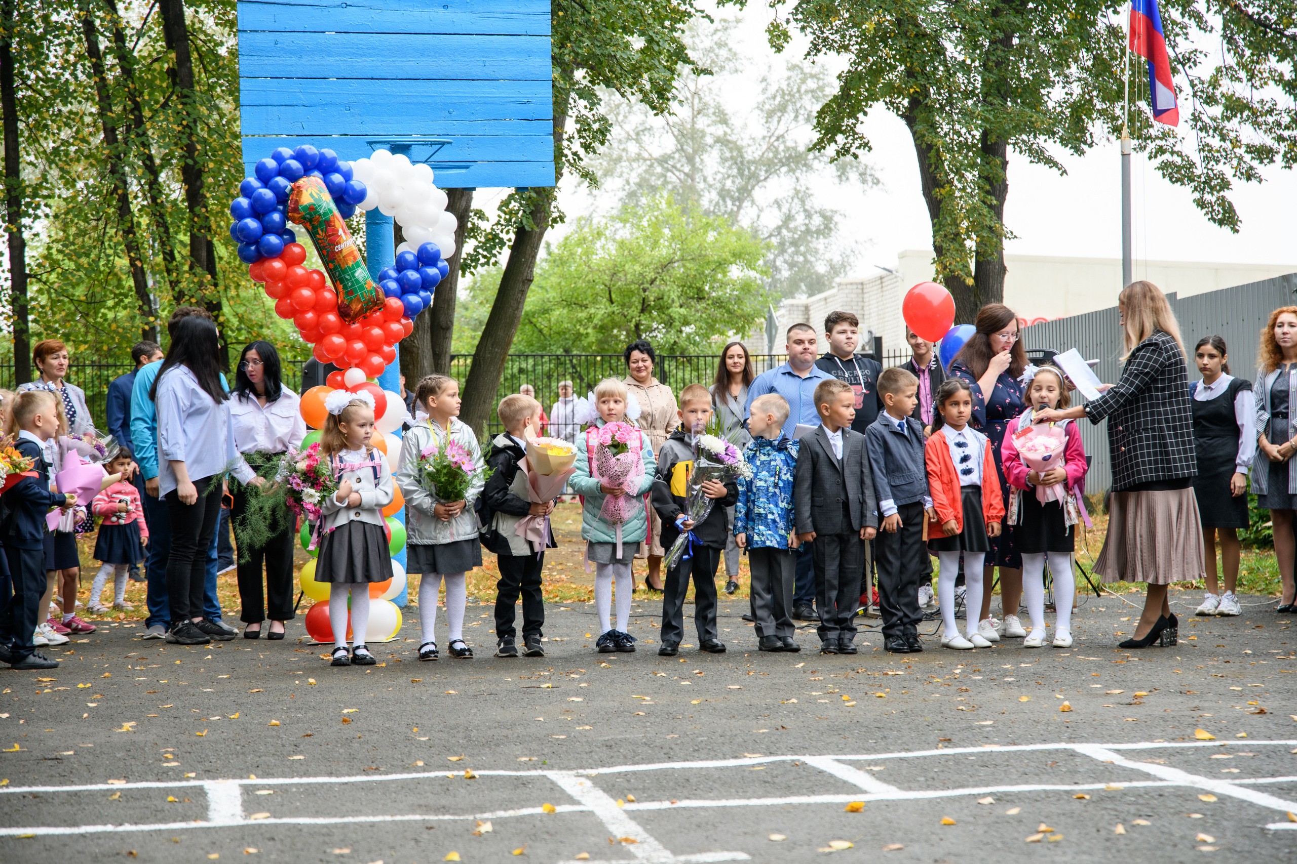 Линейка 1 сентября. Фотостудия «Стрекоза»