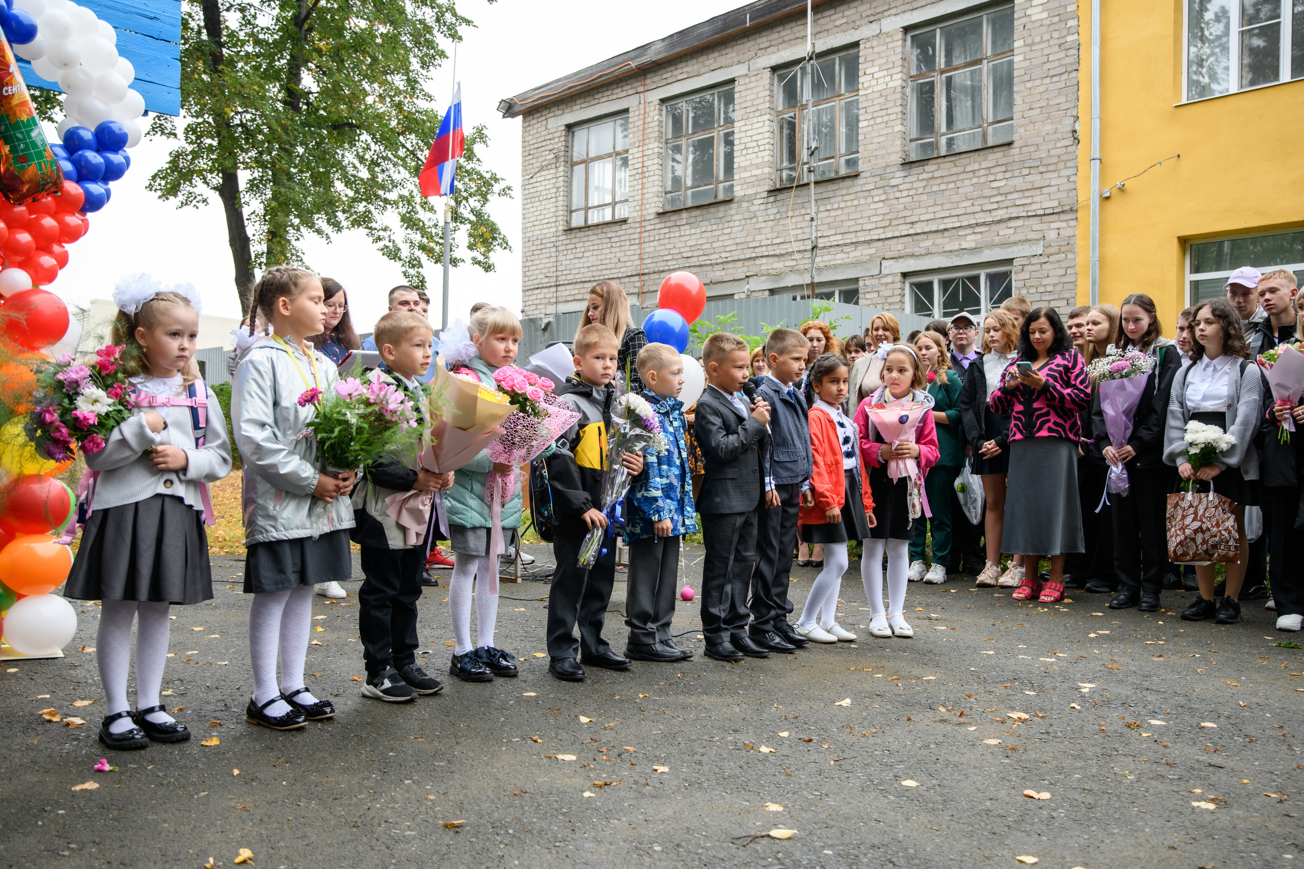 Линейка 1 сентября. Фотостудия «Стрекоза»