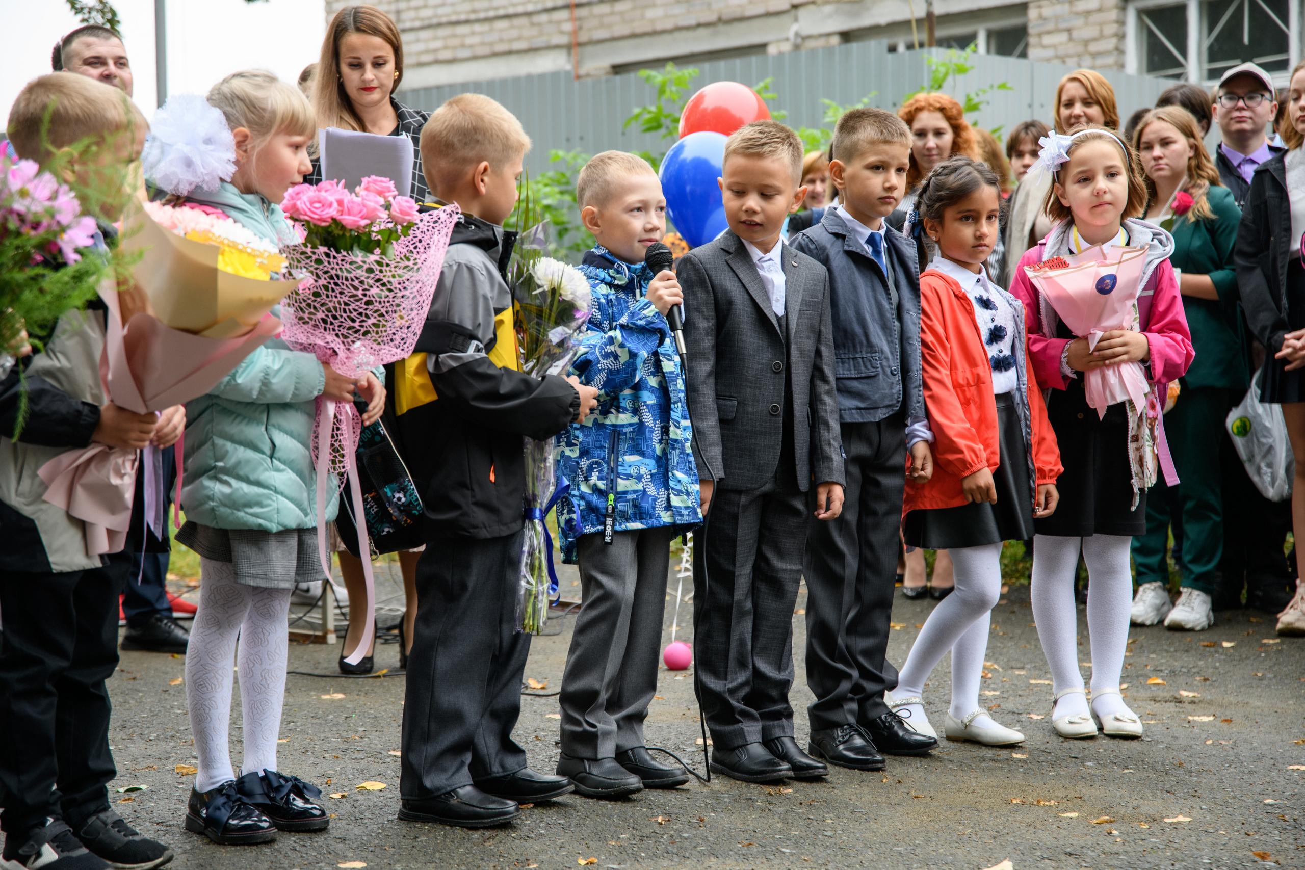 Линейка 1 сентября. Фотостудия «Стрекоза»