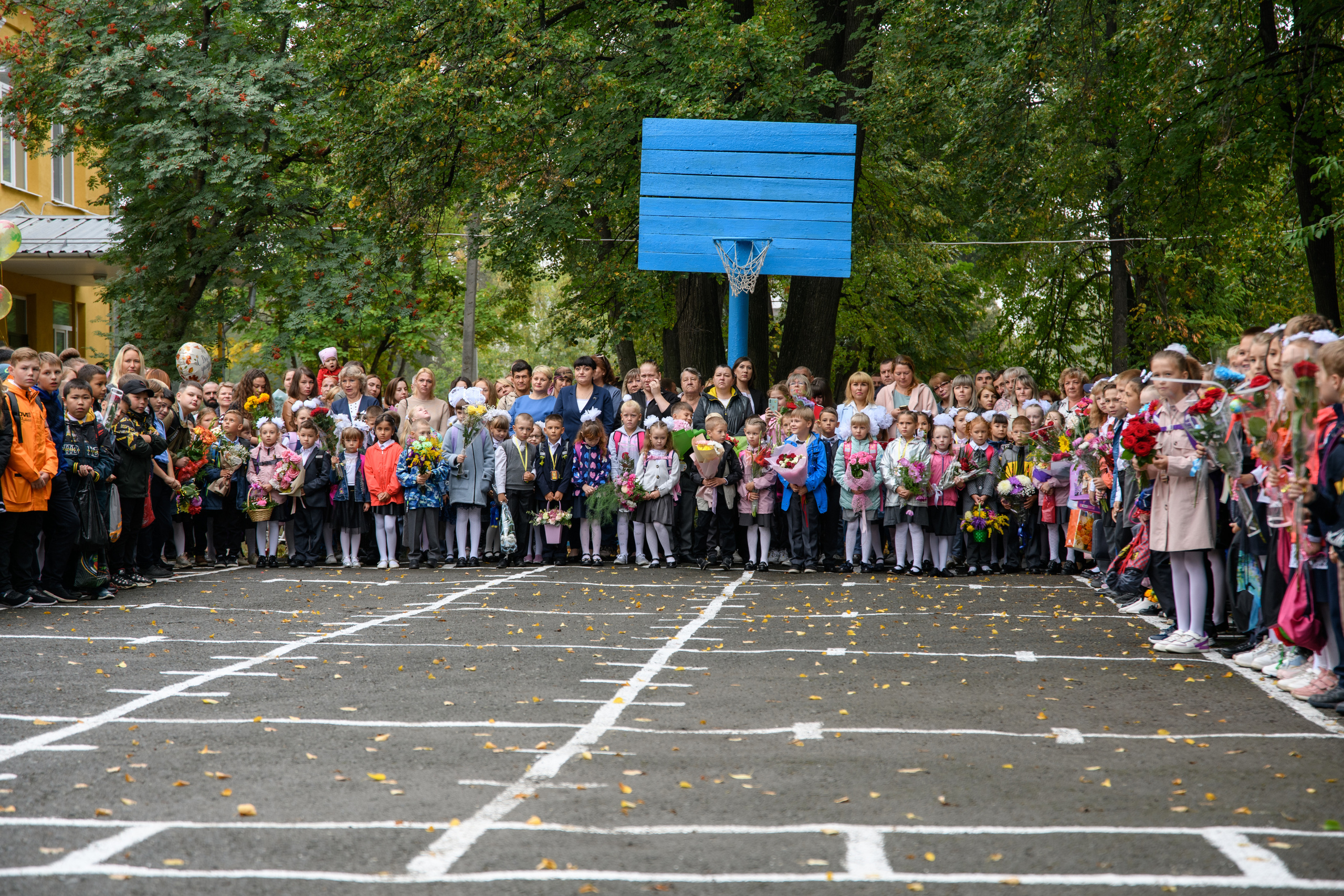 Линейка 1 сентября. Фотостудия «Стрекоза»