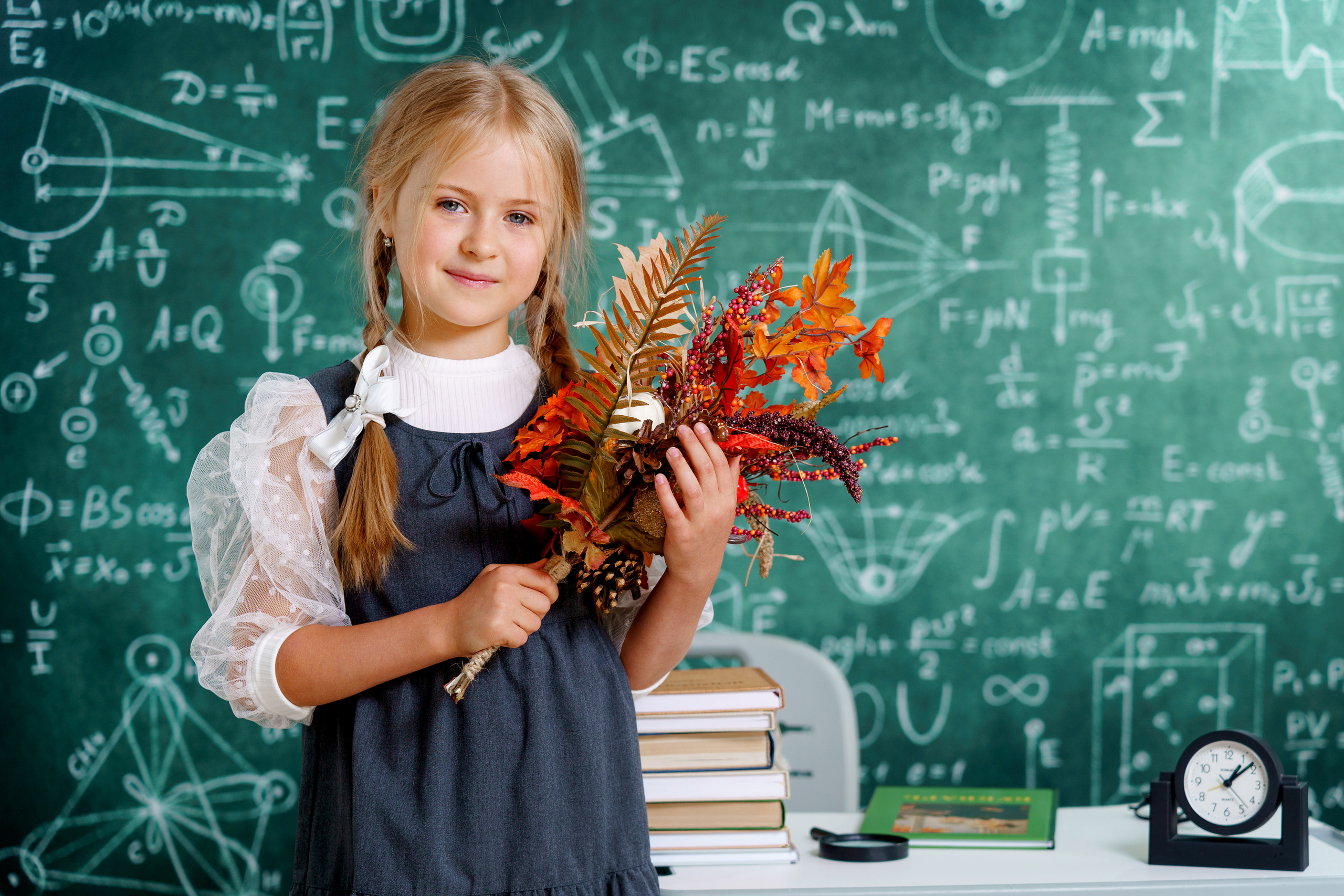 Школьная сюжетная фотосессия «Маленький Профессор». Фотостудия «Стрекоза»