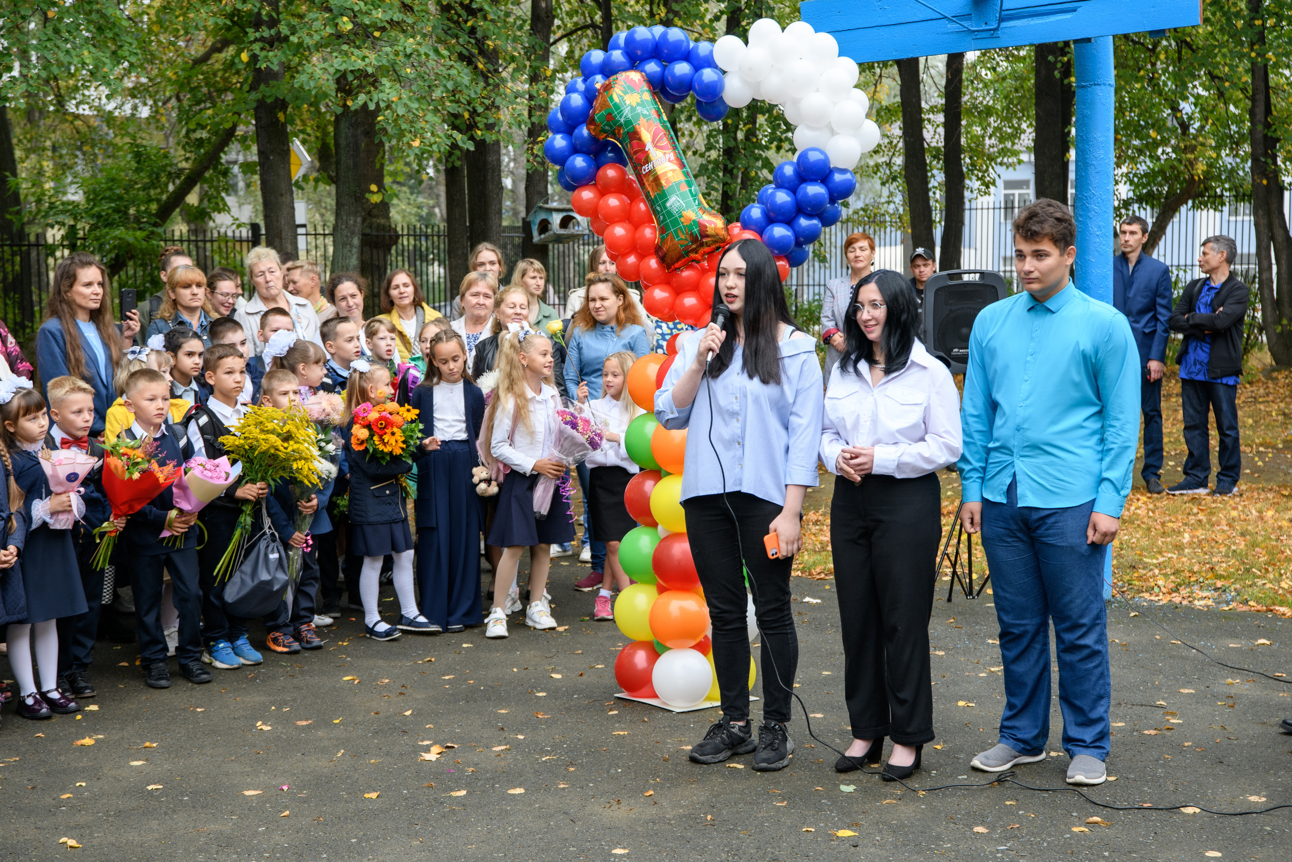 Линейка 1 сентября. Фотостудия «Стрекоза»