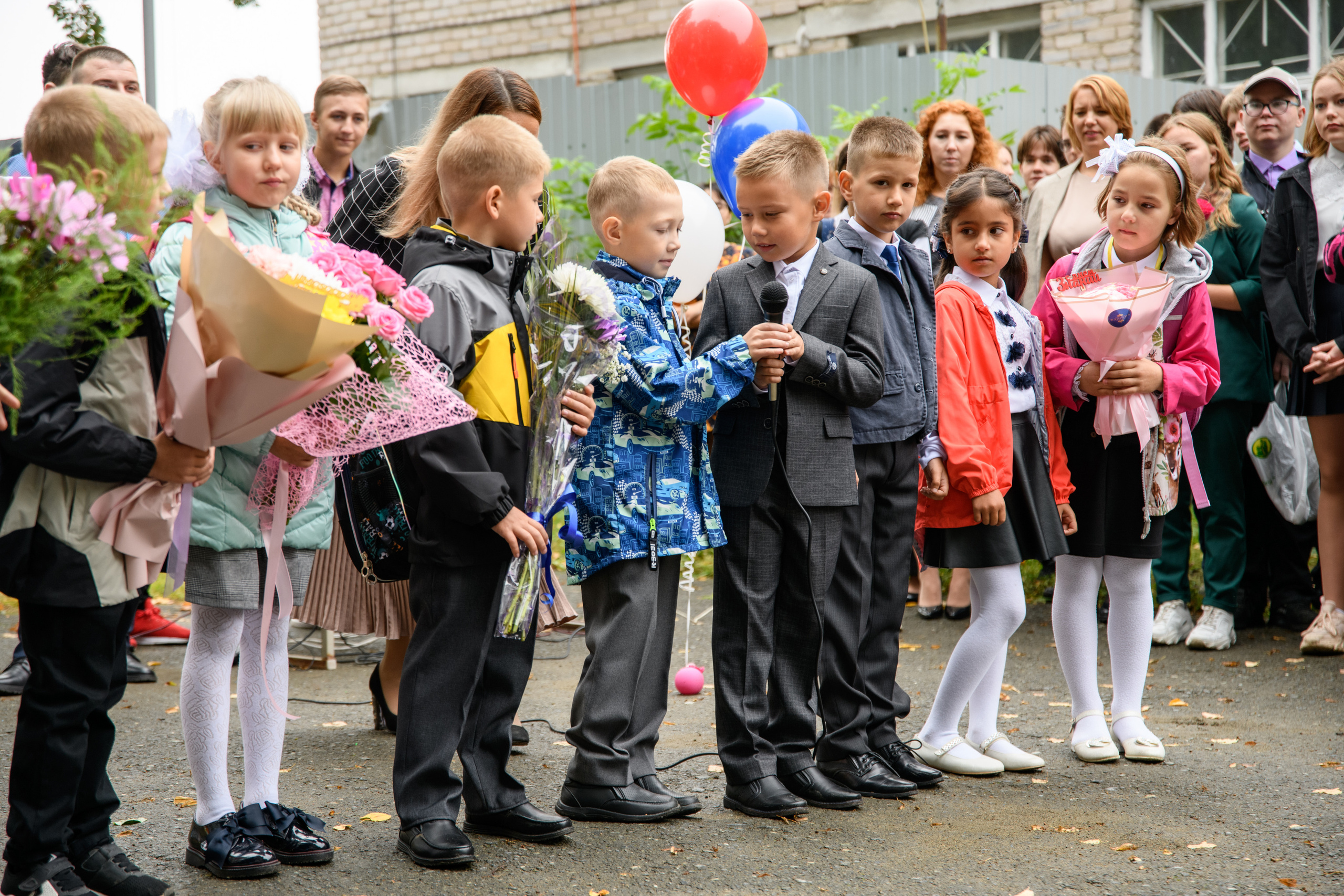 Линейка 1 сентября. Фотостудия «Стрекоза»