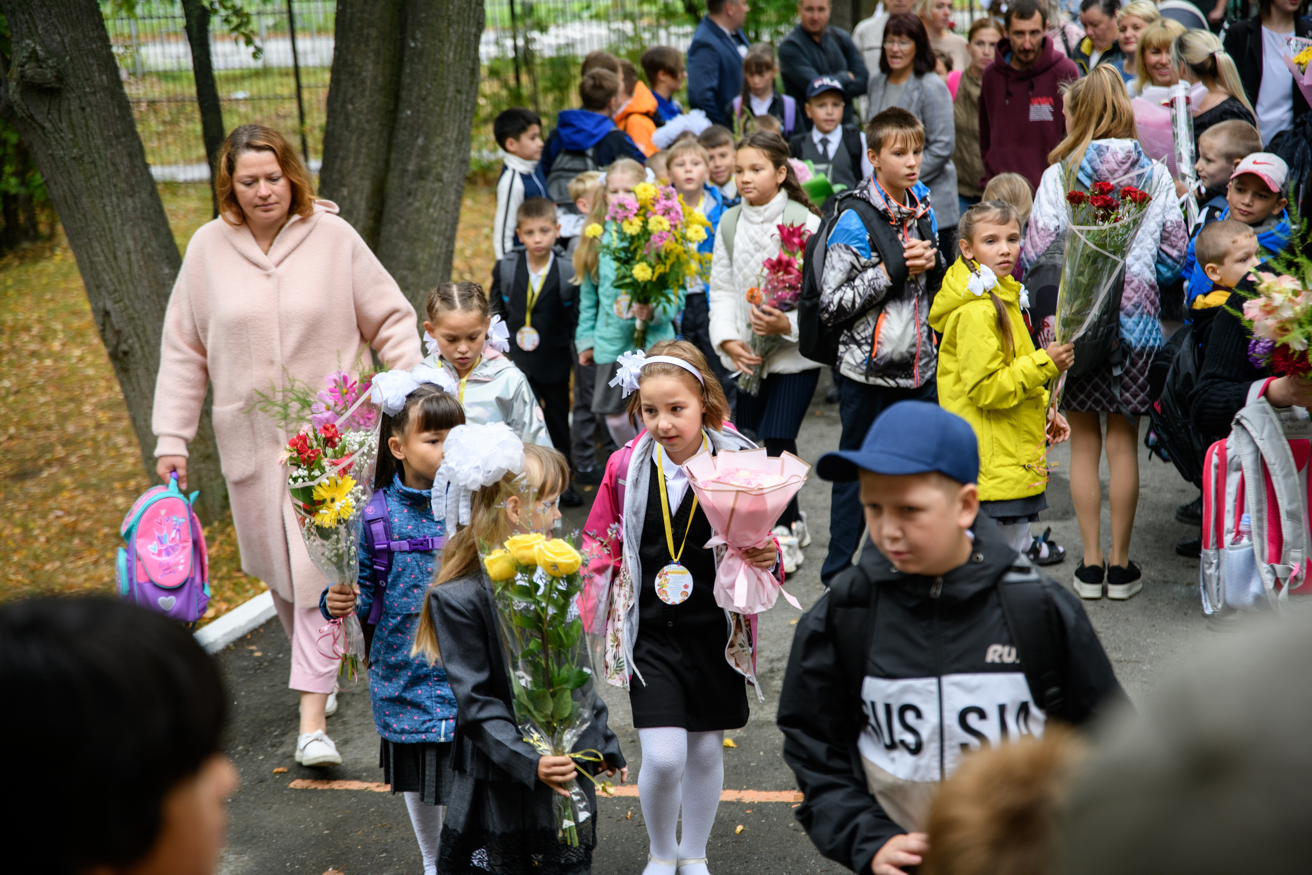 Линейка 1 сентября. Фотостудия «Стрекоза»