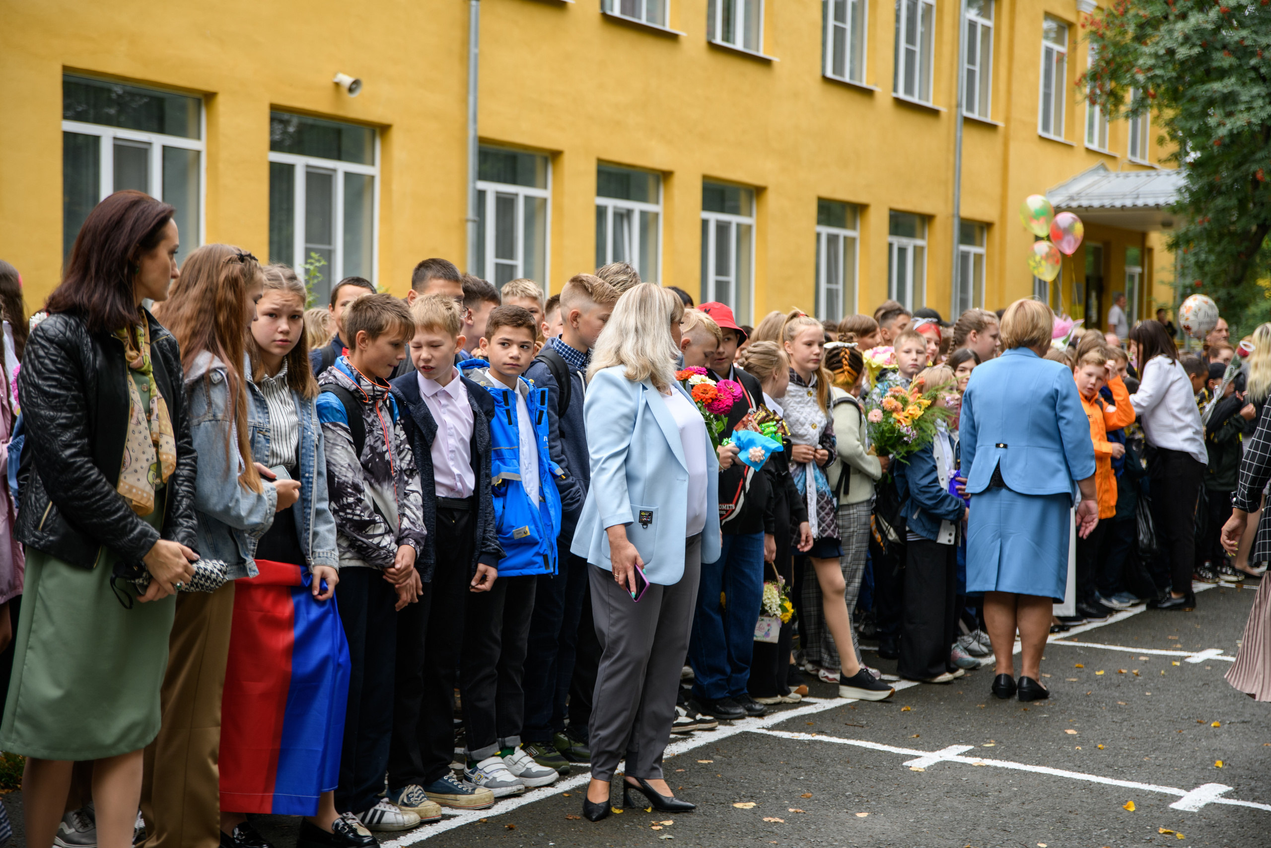 Линейка 1 сентября. Фотостудия «Стрекоза»