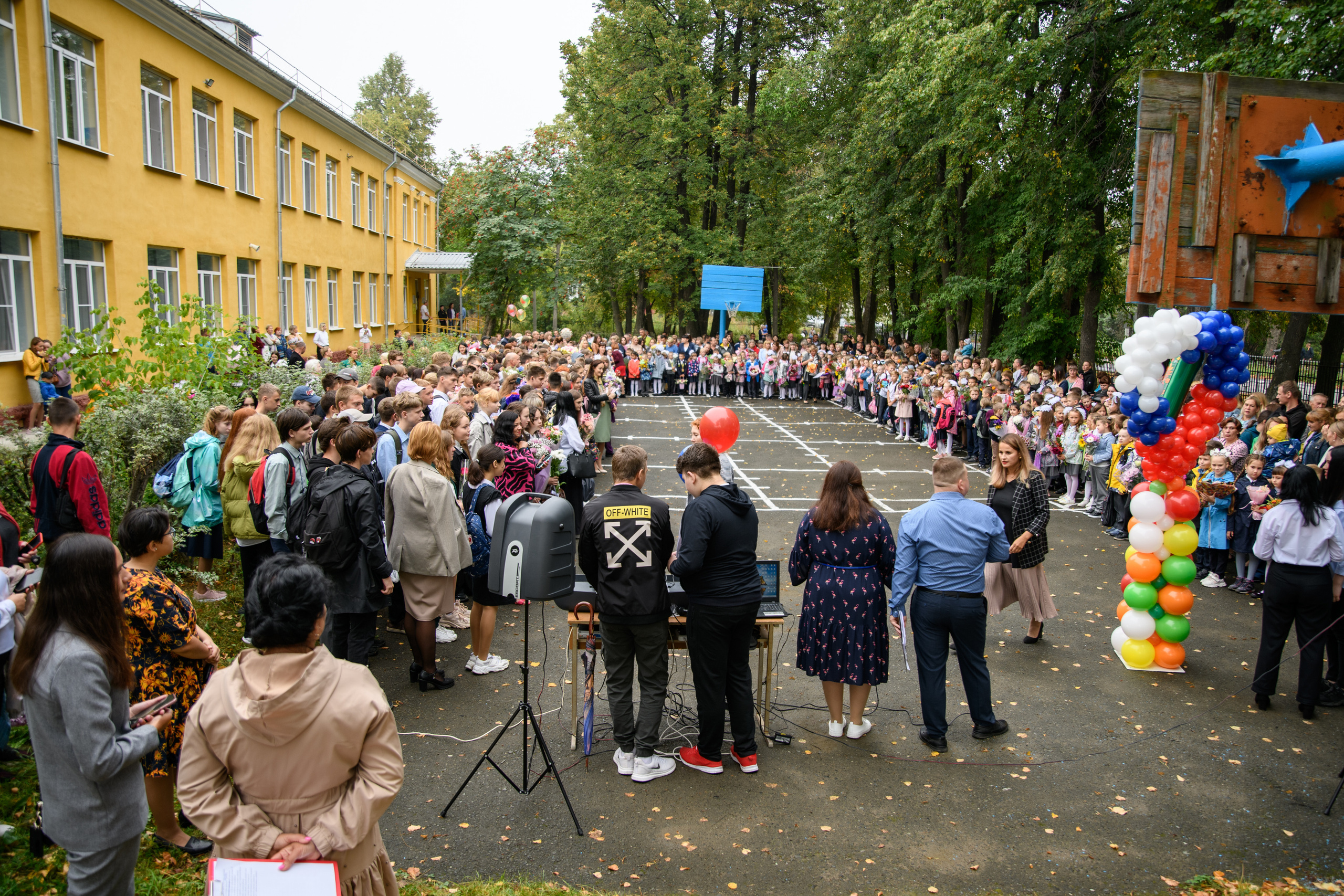 Линейка 1 сентября. Фотостудия «Стрекоза»
