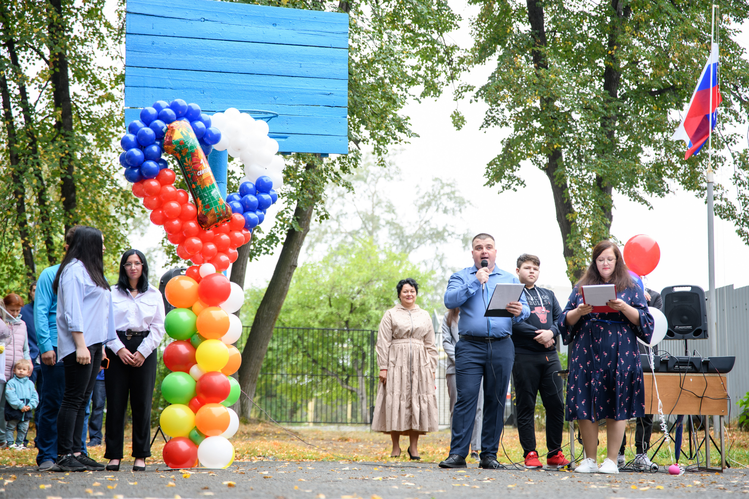 Линейка 1 сентября. Фотостудия «Стрекоза»