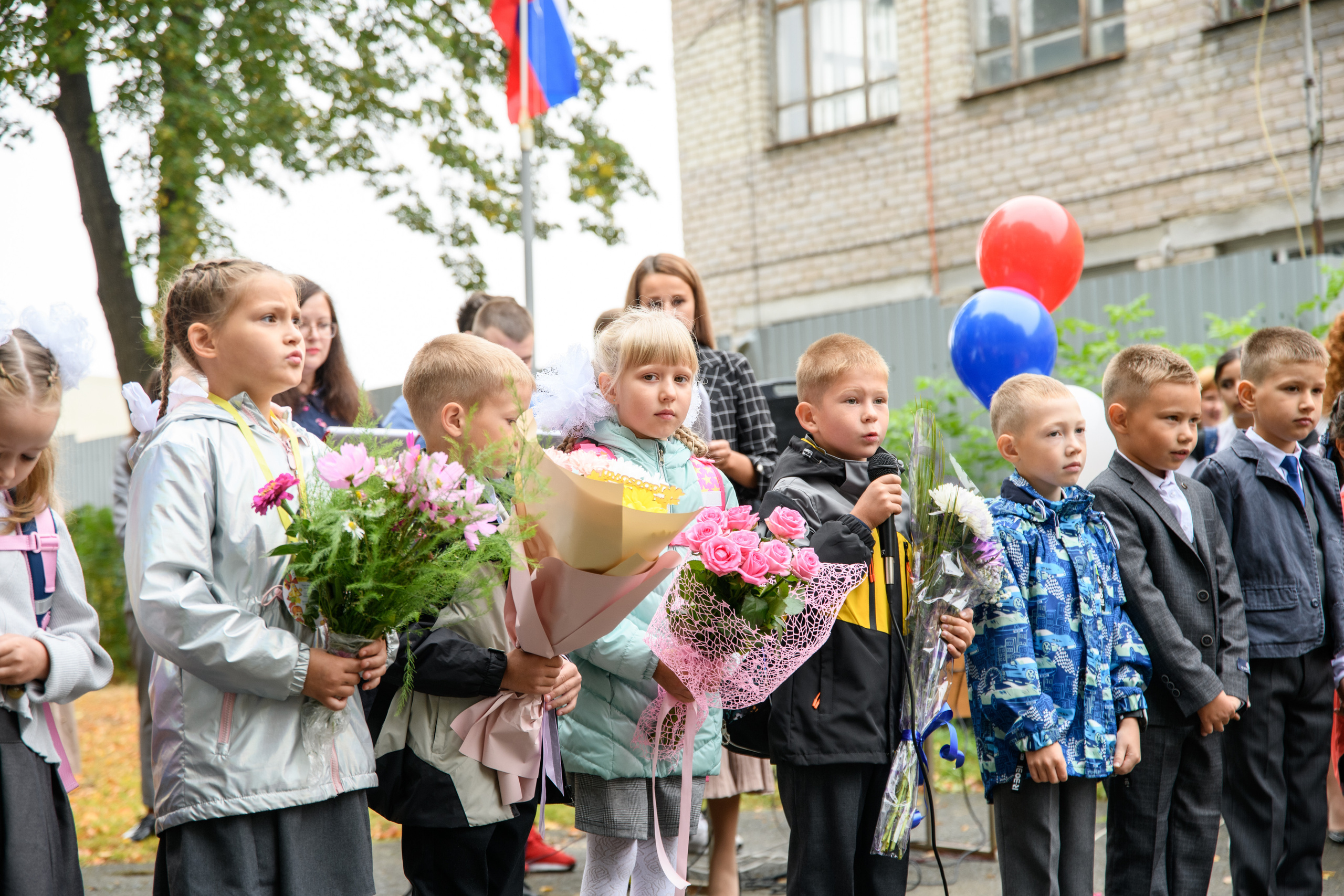 Линейка 1 сентября. Фотостудия «Стрекоза»