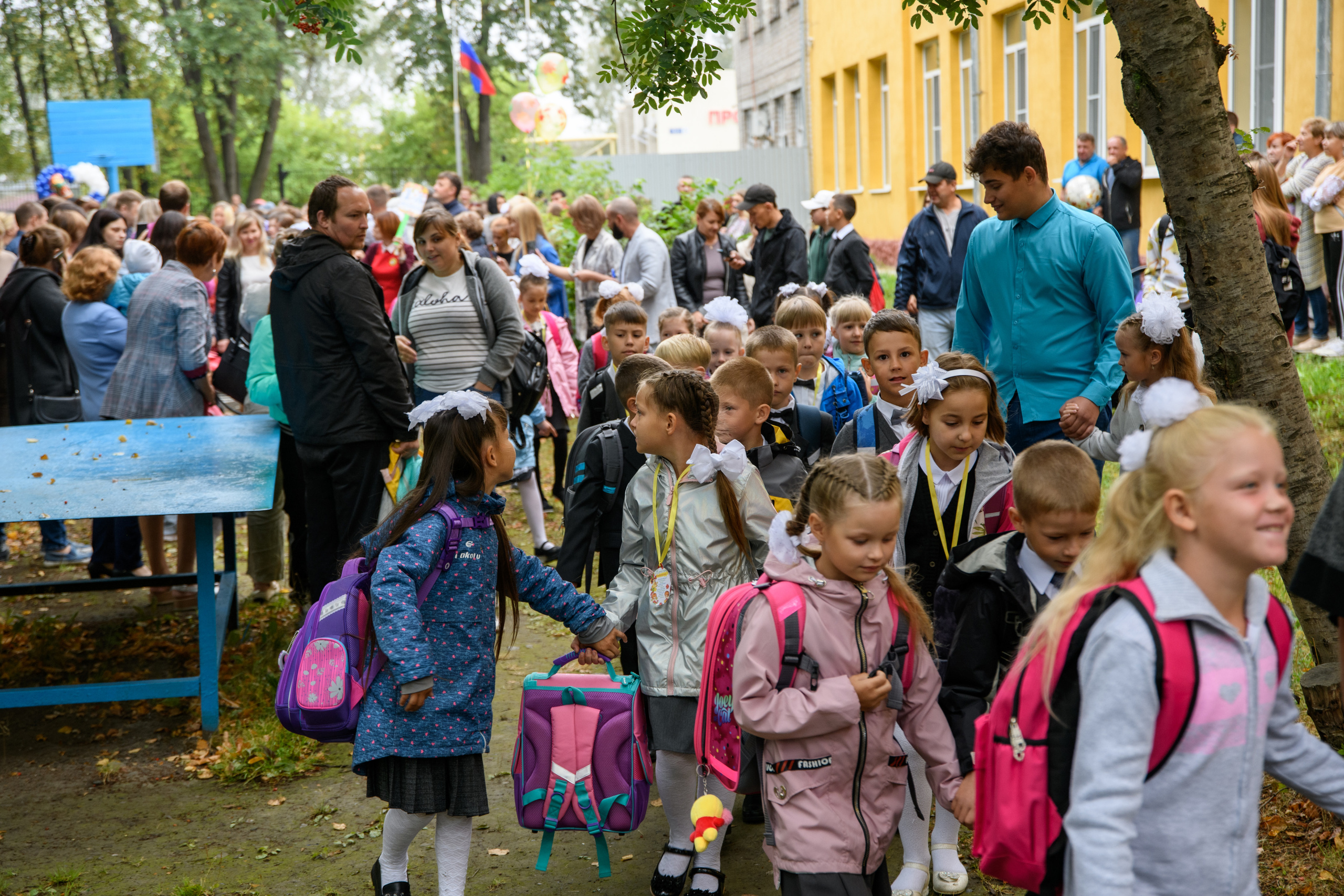 Линейка 1 сентября. Фотостудия «Стрекоза»