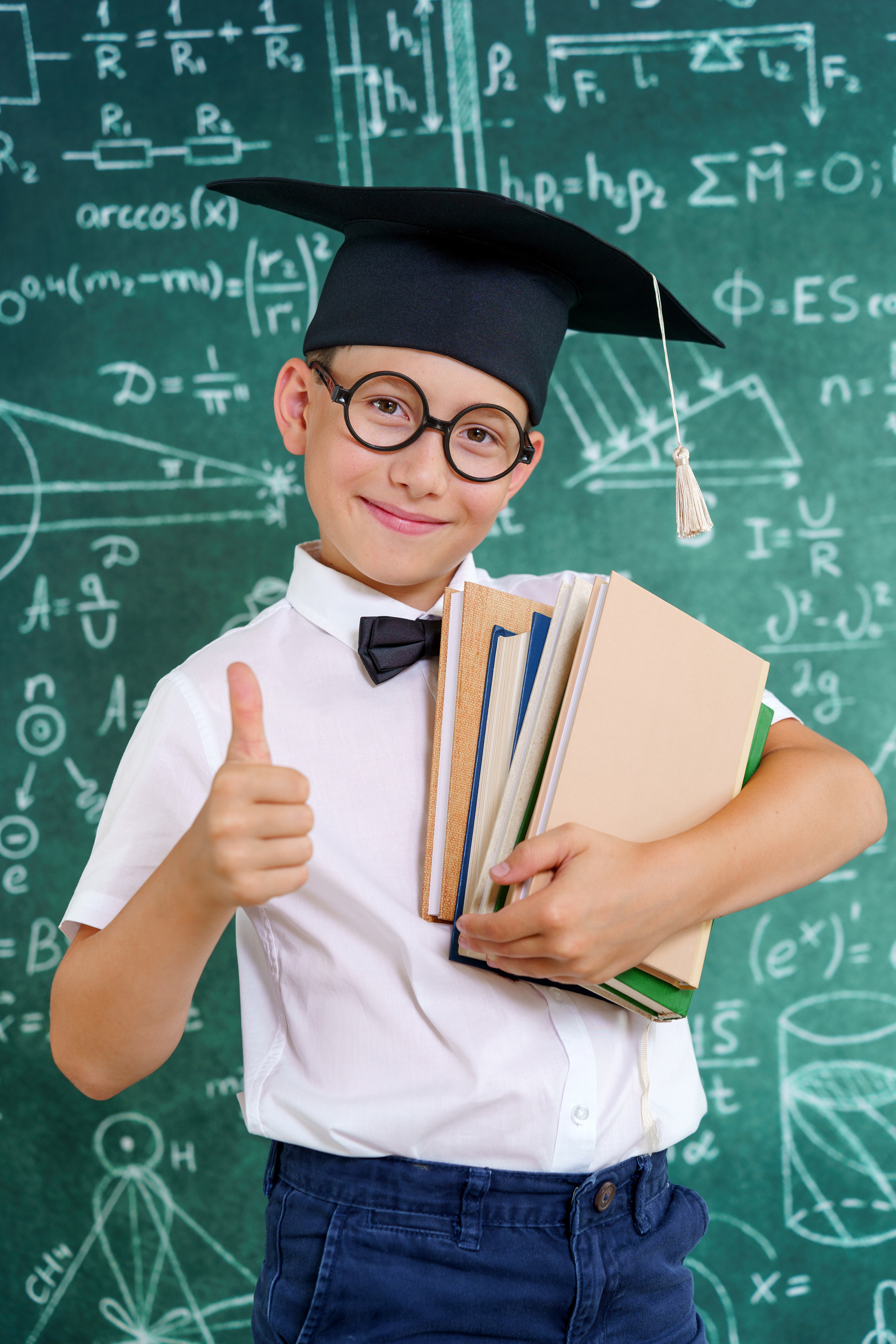 Школьная сюжетная фотосессия «Маленький Профессор». Фотостудия «Стрекоза»