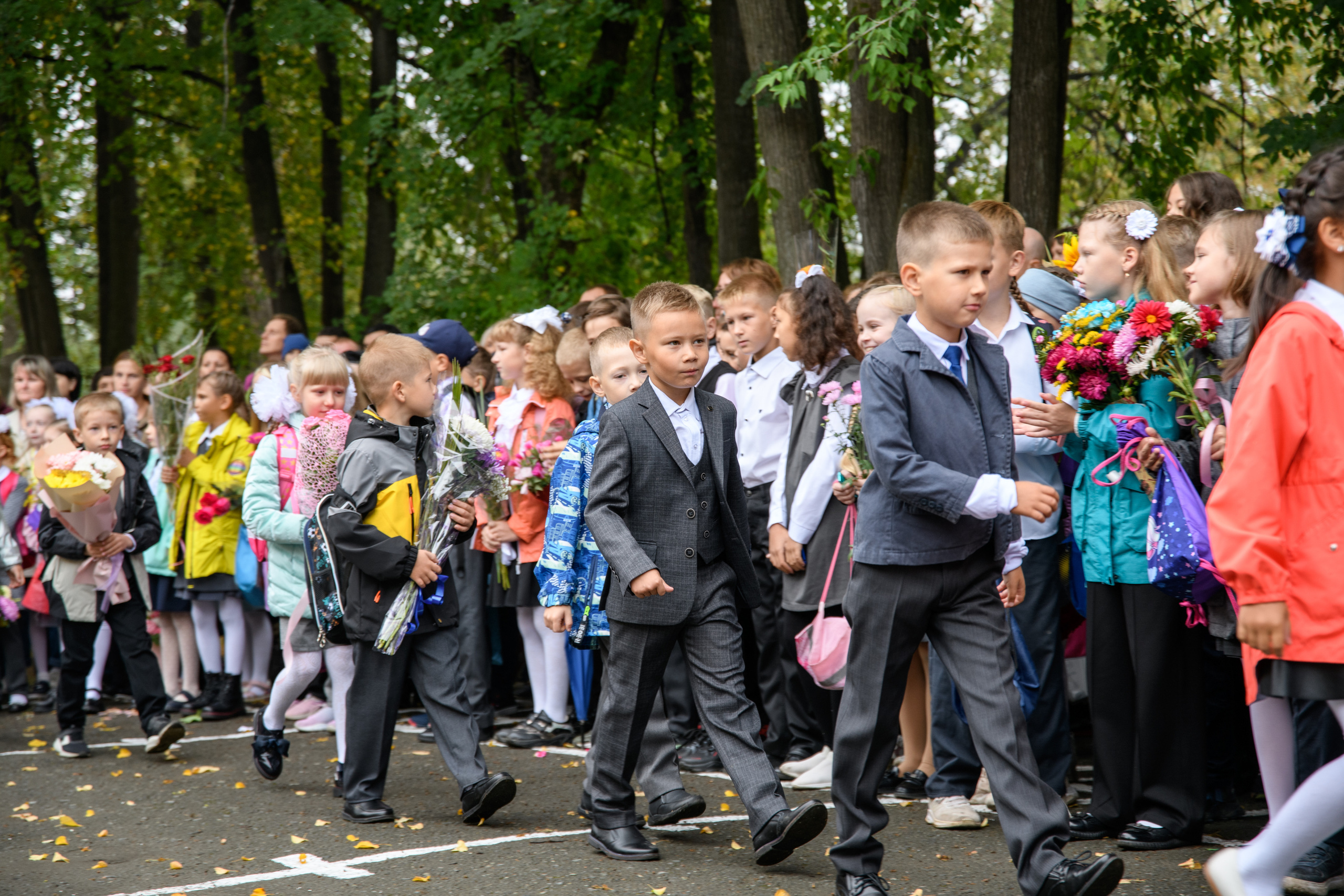 Линейка 1 сентября. Фотостудия «Стрекоза»