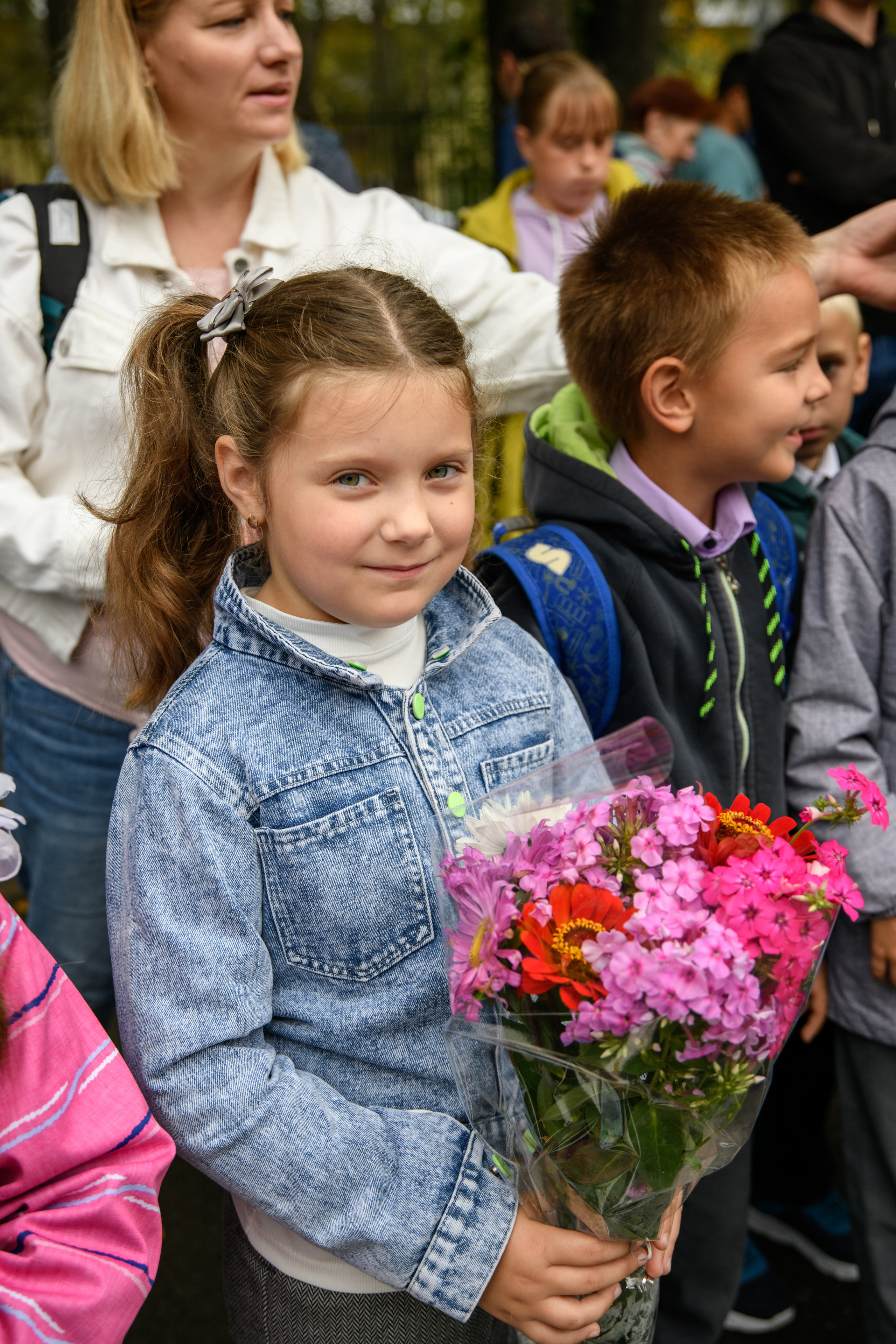 Линейка 1 сентября. Фотостудия «Стрекоза»