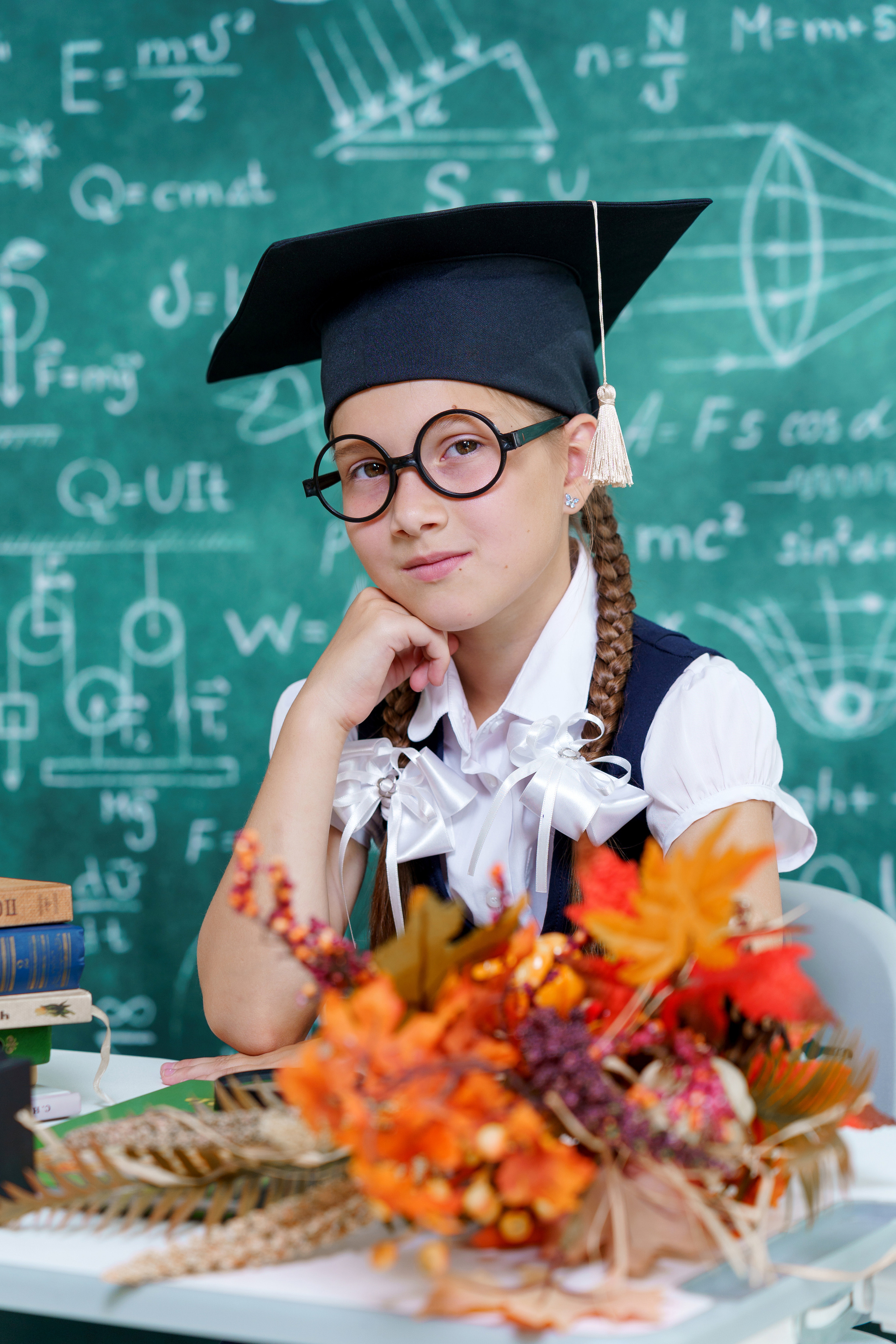 Школьная сюжетная фотосессия «Маленький Профессор». Фотостудия «Стрекоза»