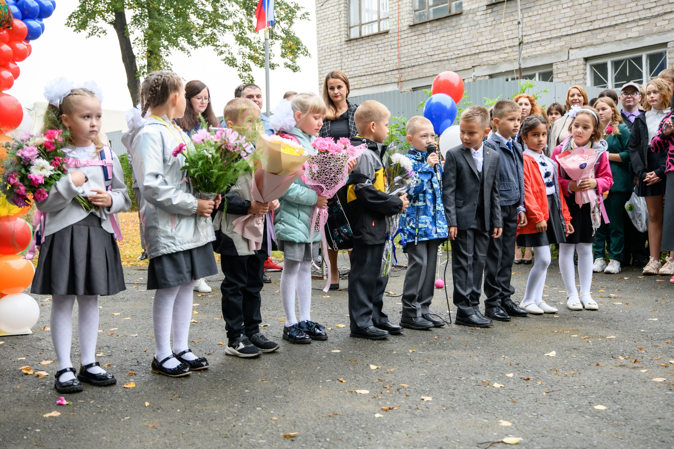 Линейка 1 сентября. Фотостудия «Стрекоза»