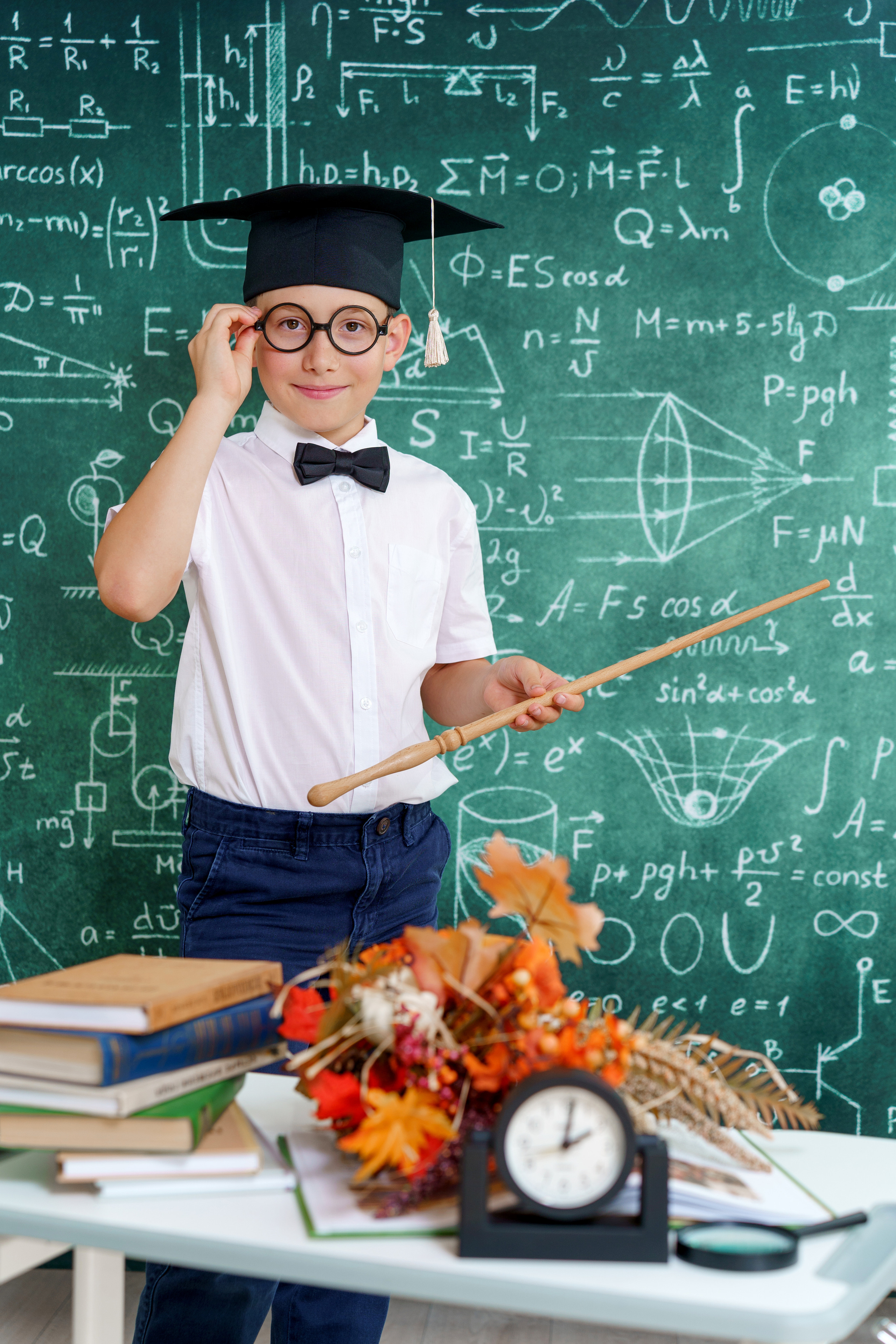 Школьная сюжетная фотосессия «Маленький Профессор». Фотостудия «Стрекоза»
