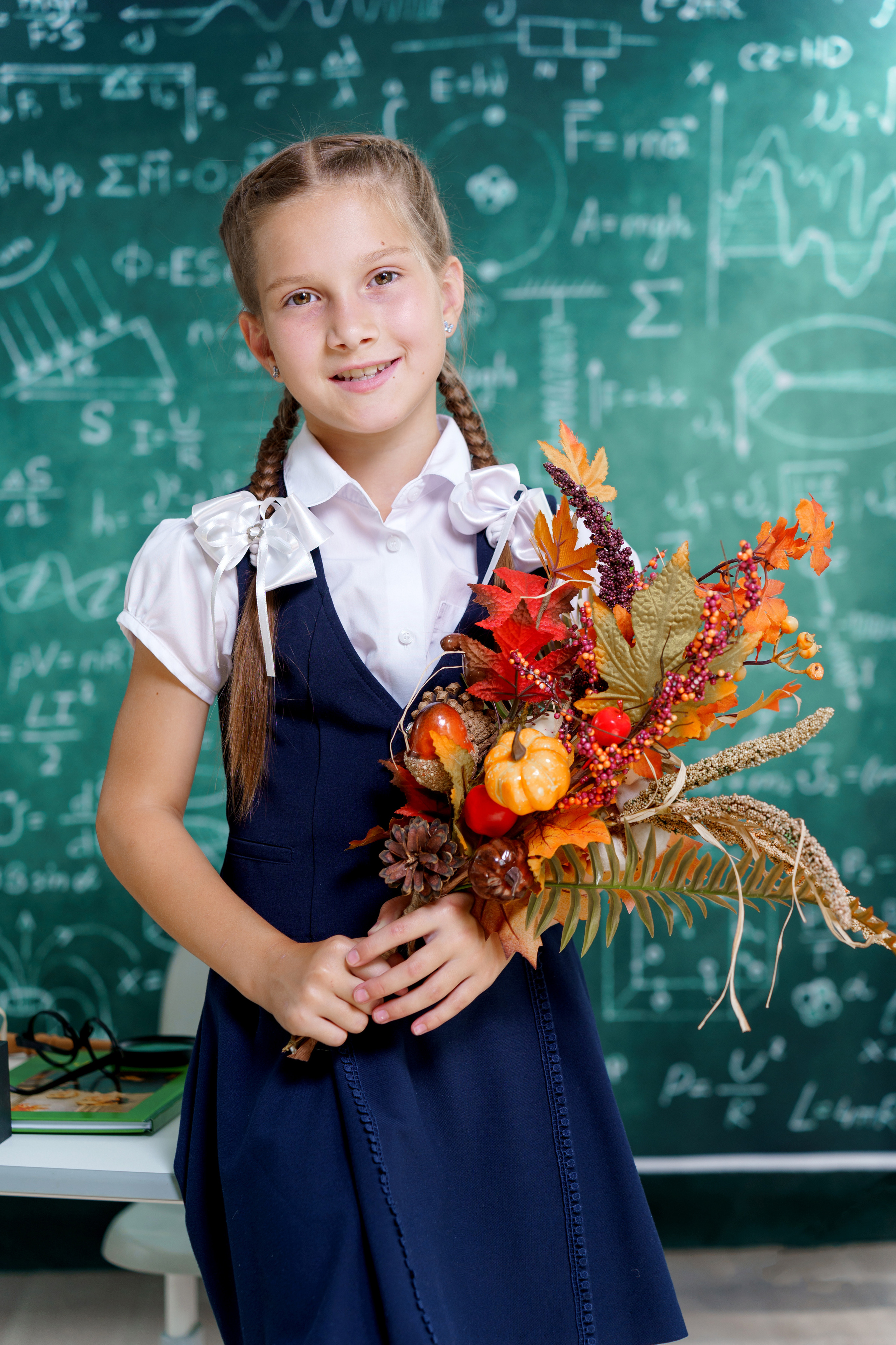 Школьная сюжетная фотосессия «Маленький Профессор». Фотостудия «Стрекоза»
