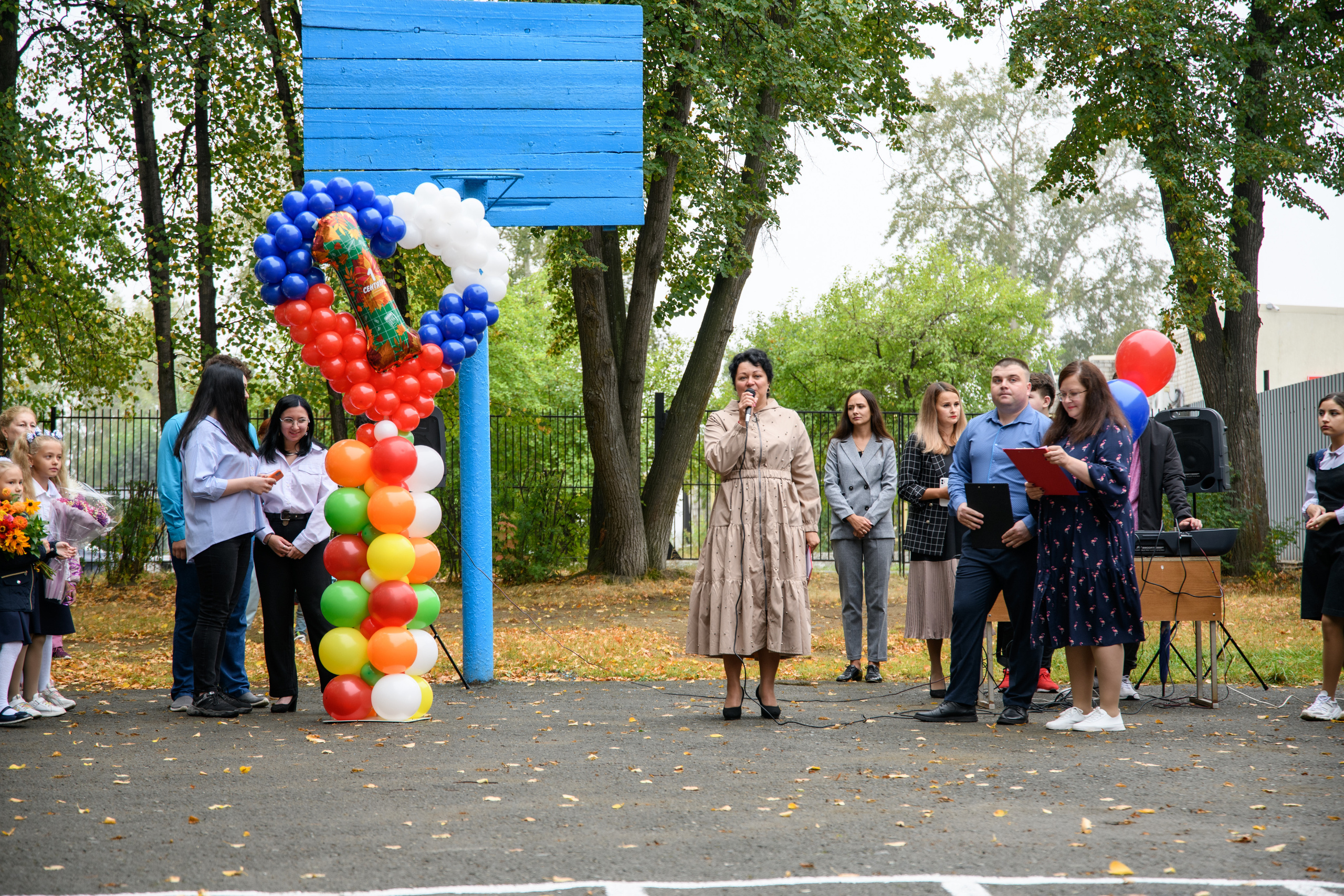 Линейка 1 сентября. Фотостудия «Стрекоза»