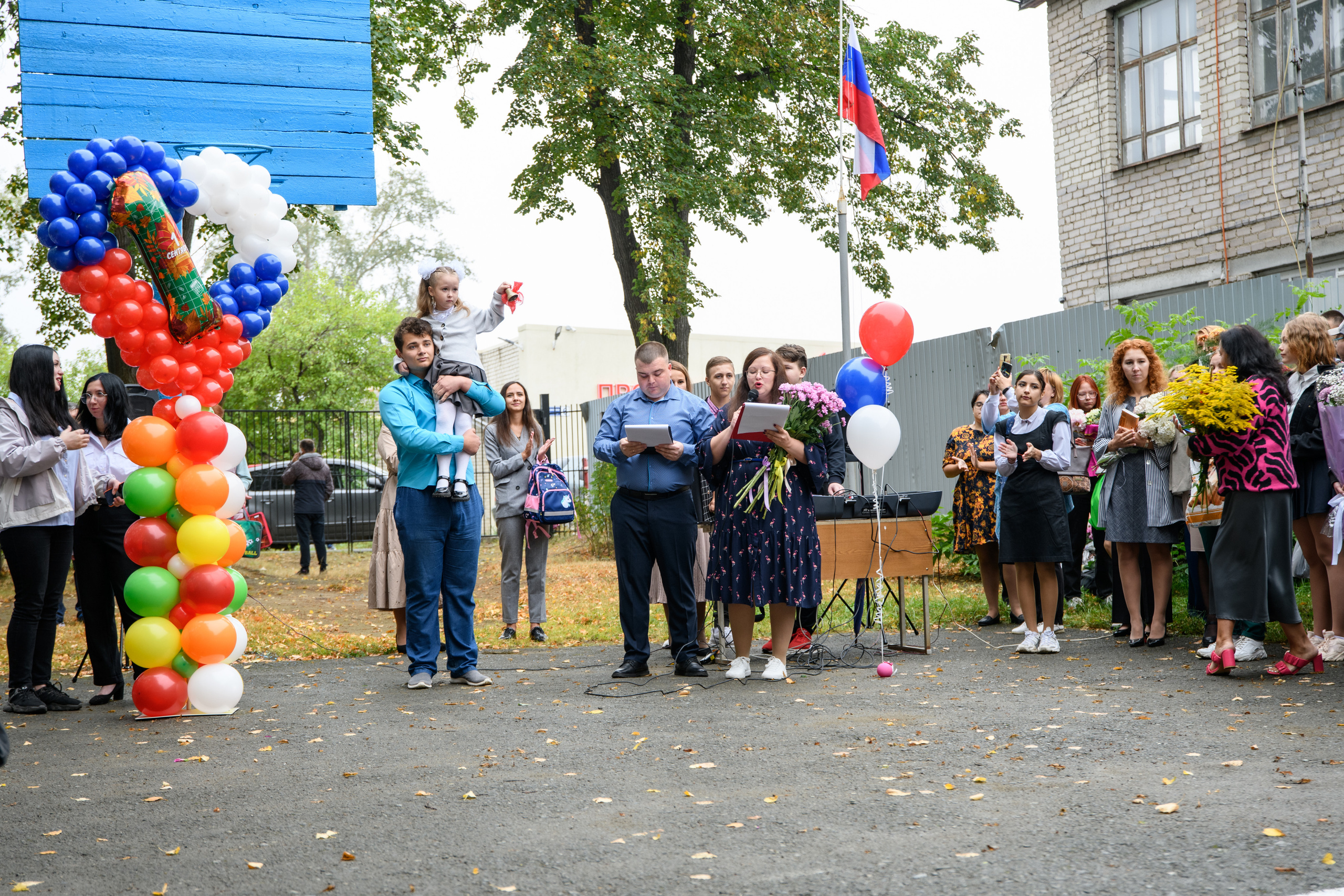 Линейка 1 сентября. Фотостудия «Стрекоза»