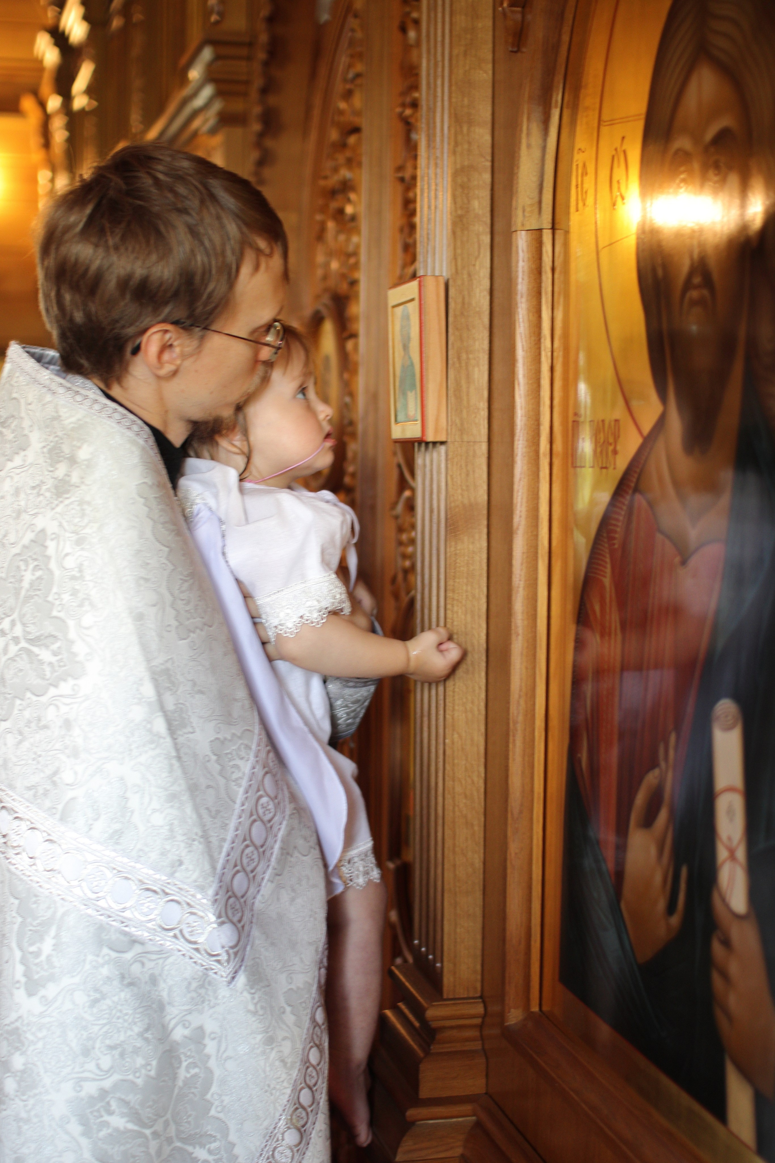 Крещение в храме Жён-Мироносиц в Марьино, базовая цветокоррекция. Фотограф на крещение/венчание