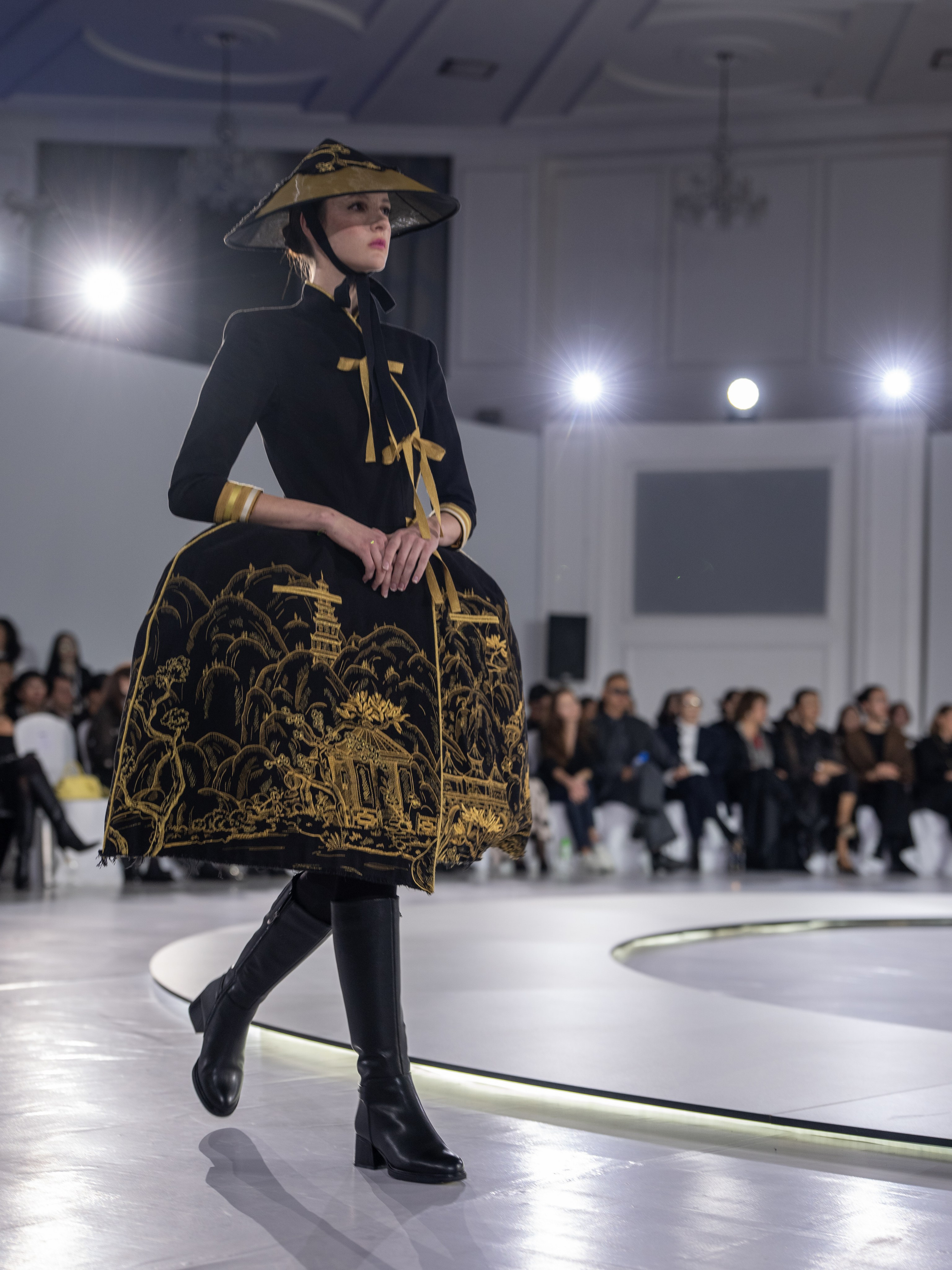 Дизайнер Stas Lopatkin. Сайт Алматинского НЮ АРТ, будуар и фэшн фотографа Дениса Карпенко