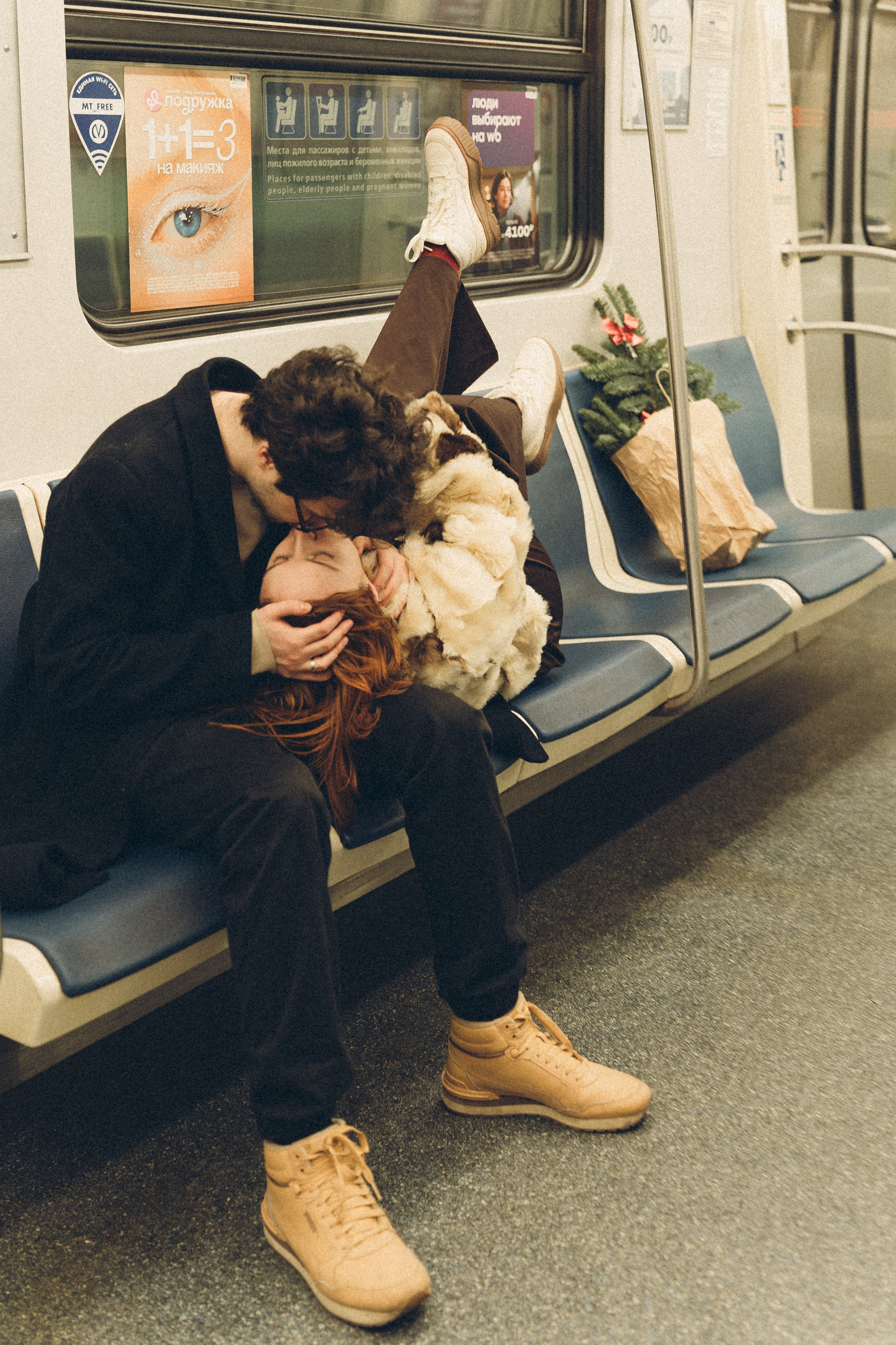 НОВОГОДНЯЯ ФОТОСЕСИИЯ ПАРЫ В МЕТРО ЛЮБОВЬ. Профессиональный фотограф, Санкт-Петербург — Виктория Богомолова