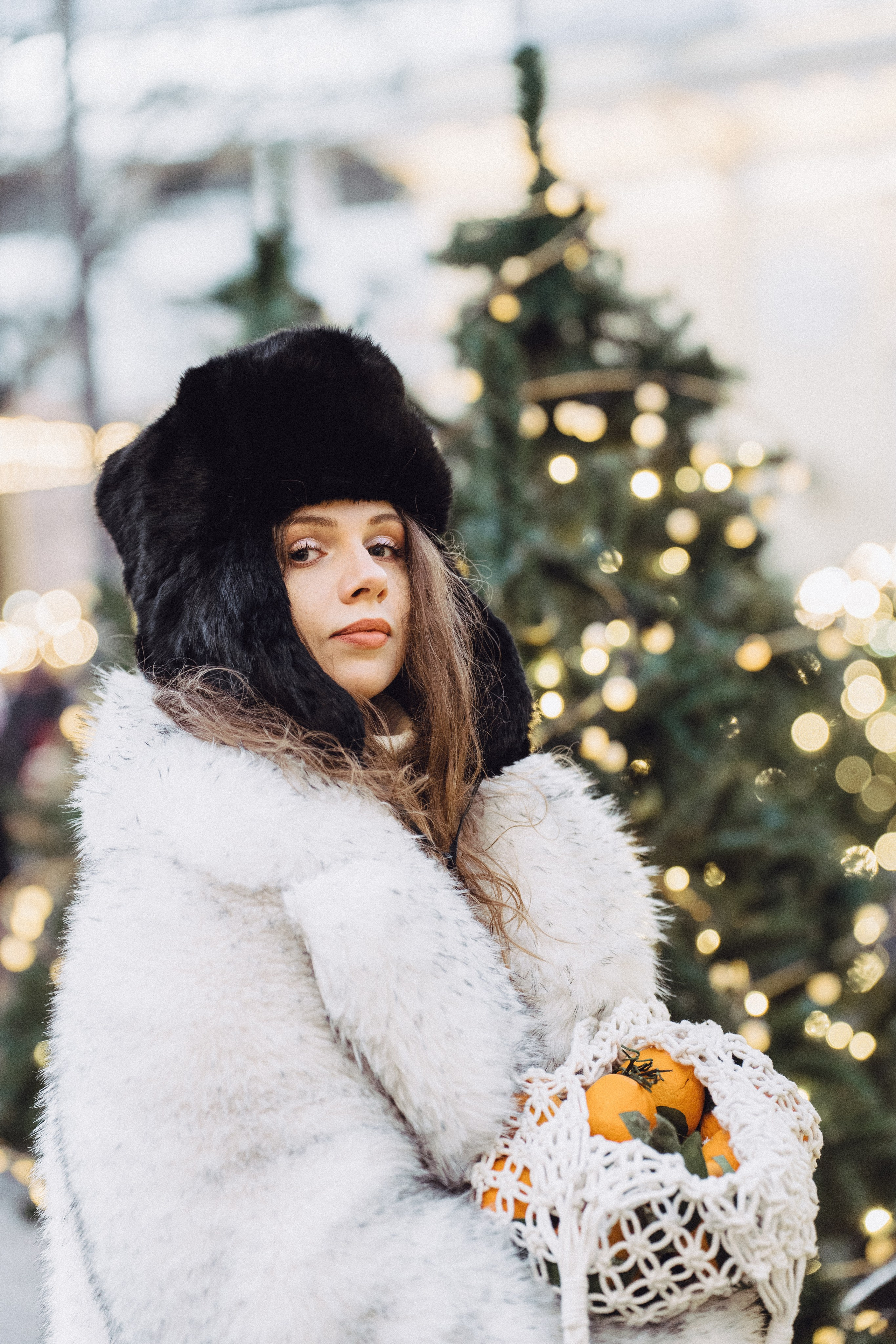 ПРОГУЛКА НА МАНЕЖНОЙ ПЛОЩАДИ ДЛЯ ДЕВУШКИ ПЕРЕД НОВЫМ ГОДОМ (НОВОГОДНЯЯ ФОТОСЕССИИЯ НА МАНЕЖНОЙ ПЛОЩАДИ). Профессиональный фотограф, Санкт-Петербург — Виктория Богомолова