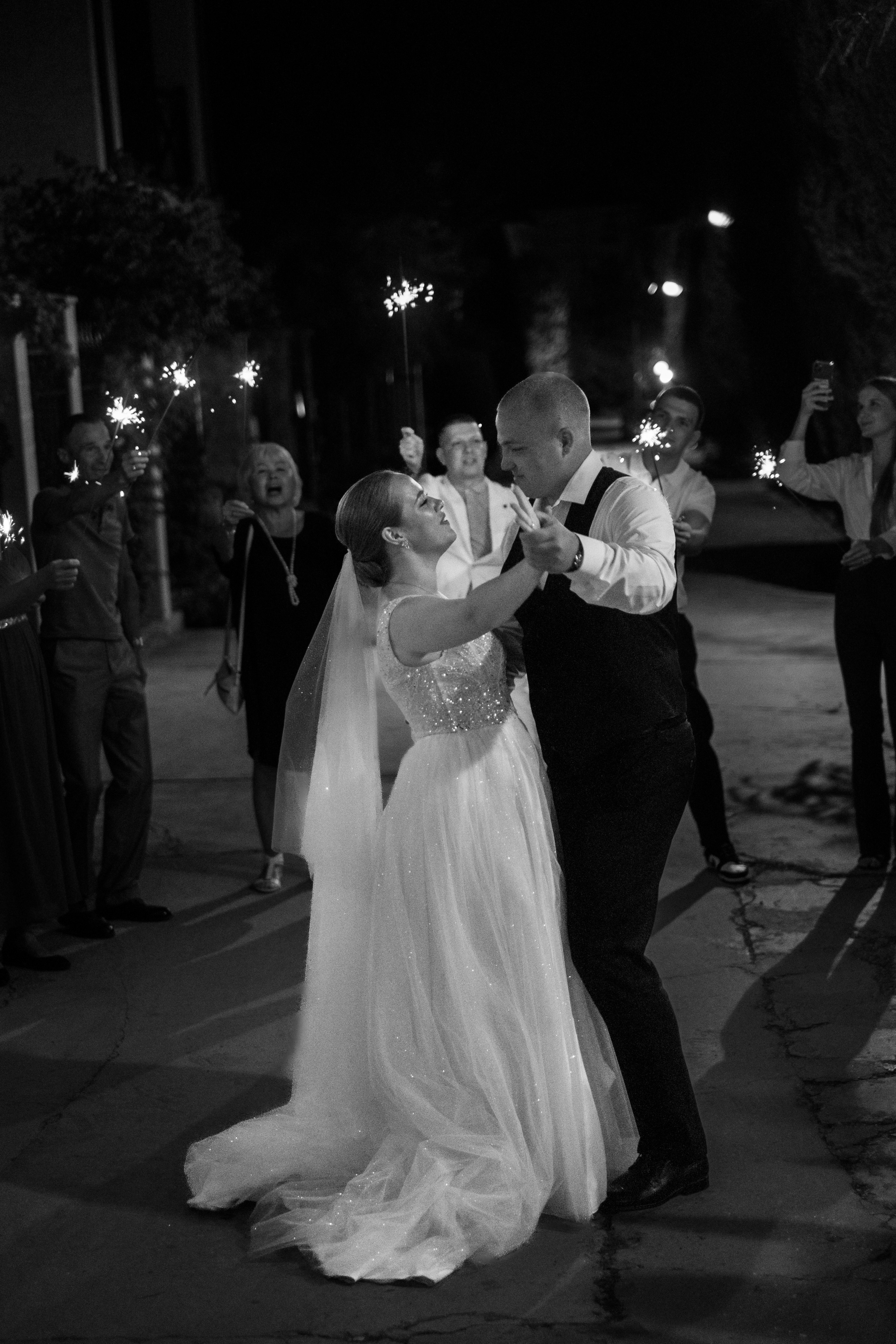 Свадебный ретопртаж. Профессиональная фотосъемка в Крыму. Натуральные эмоции и живые кадры. Забронируйте дату прямо сейчас!