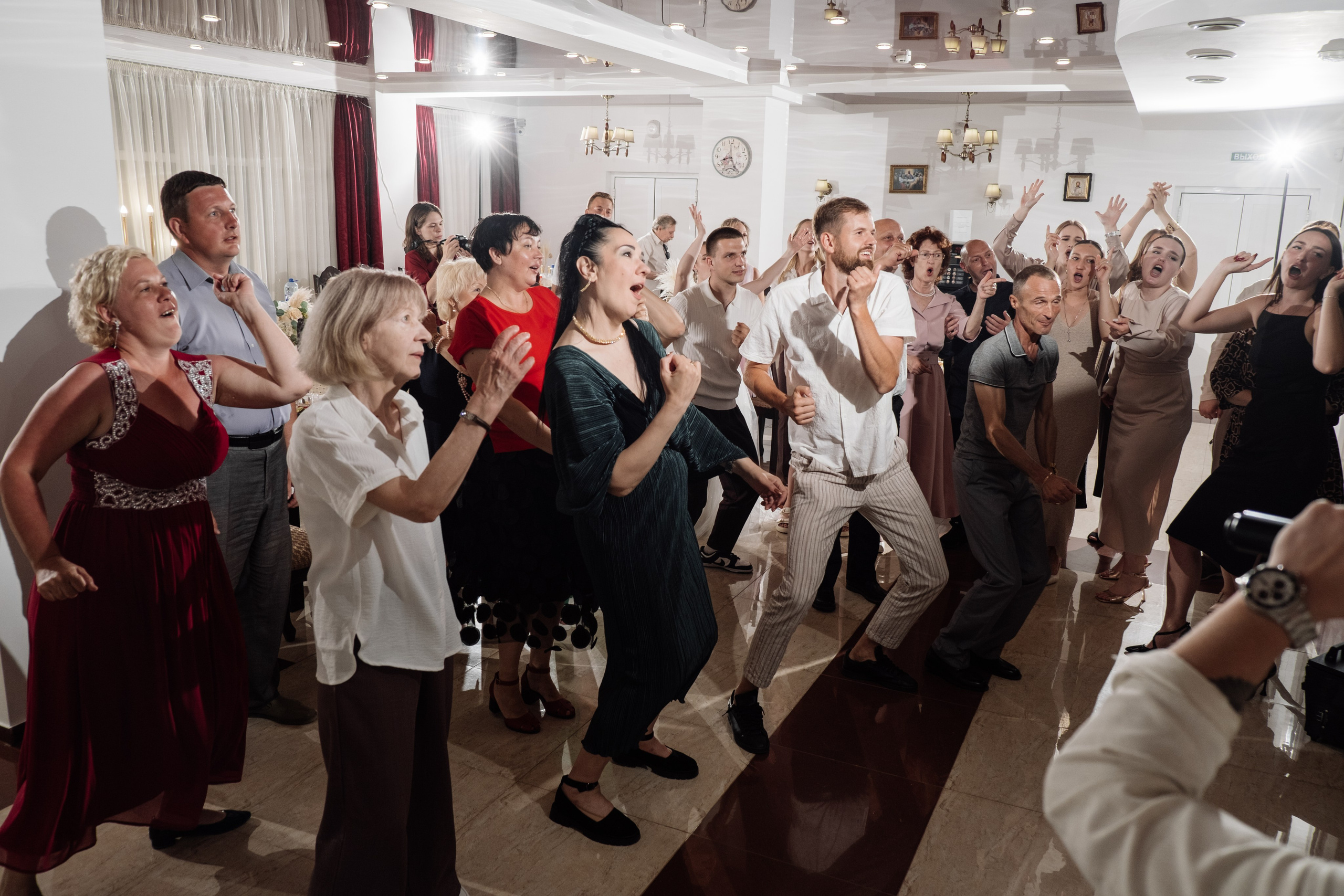 Свадебный ретопртаж. Профессиональная фотосъемка в Крыму. Натуральные эмоции и живые кадры. Забронируйте дату прямо сейчас!