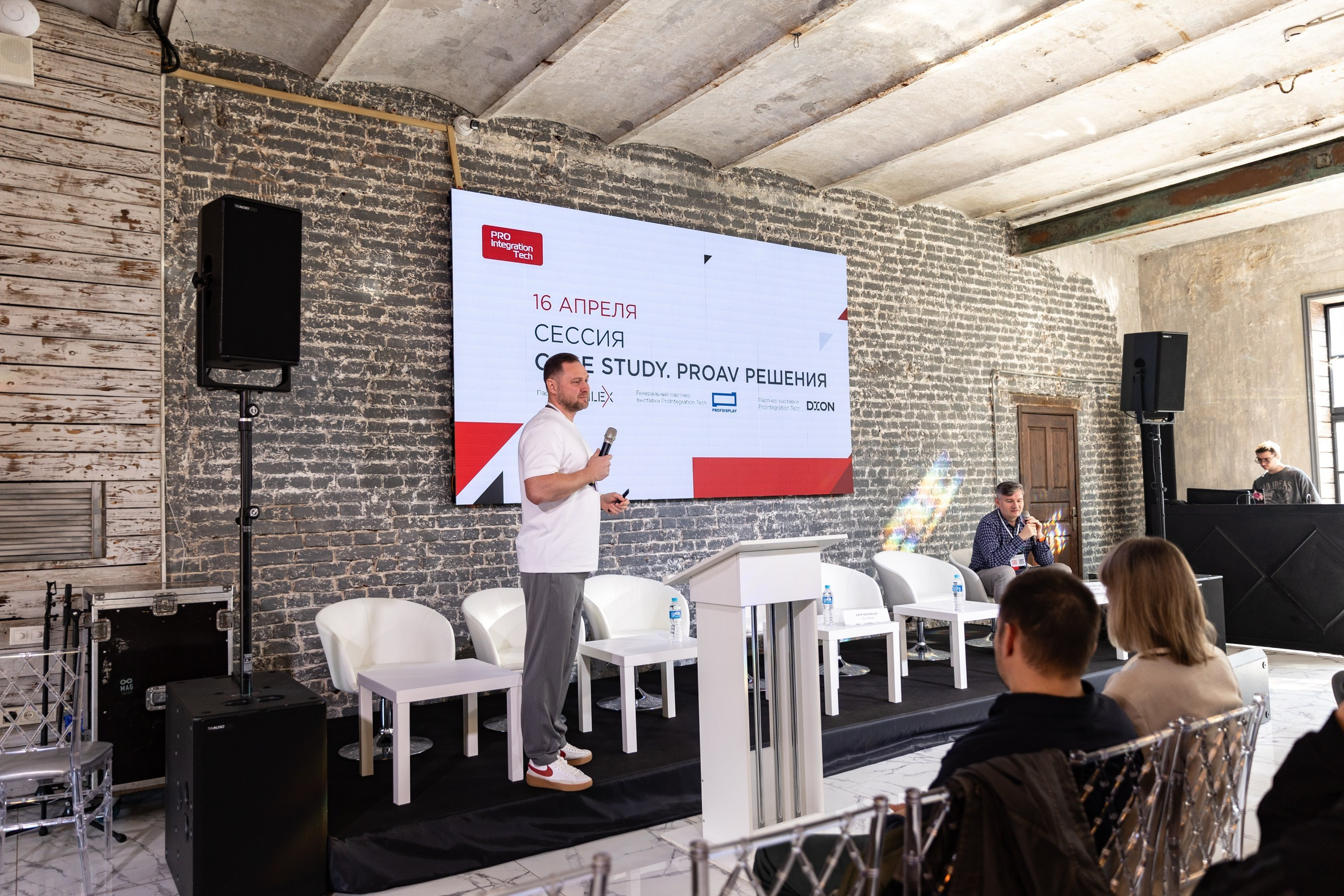 Hi-Tech Building 2025. Свадебный и семейный фотограф