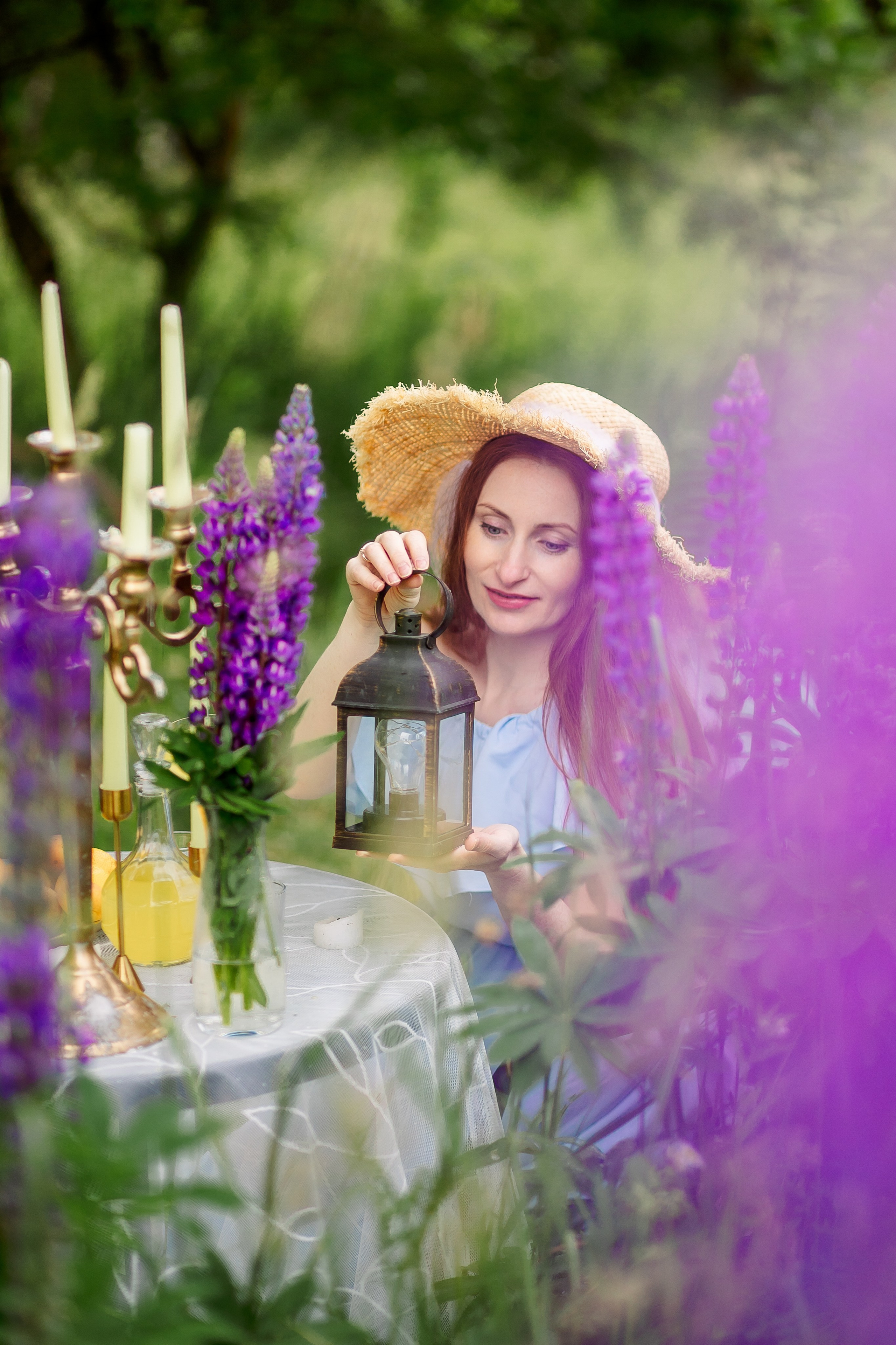 Нежная фотосессия в люпинах. Семейный детский фотограф. Фотосессия в Минске