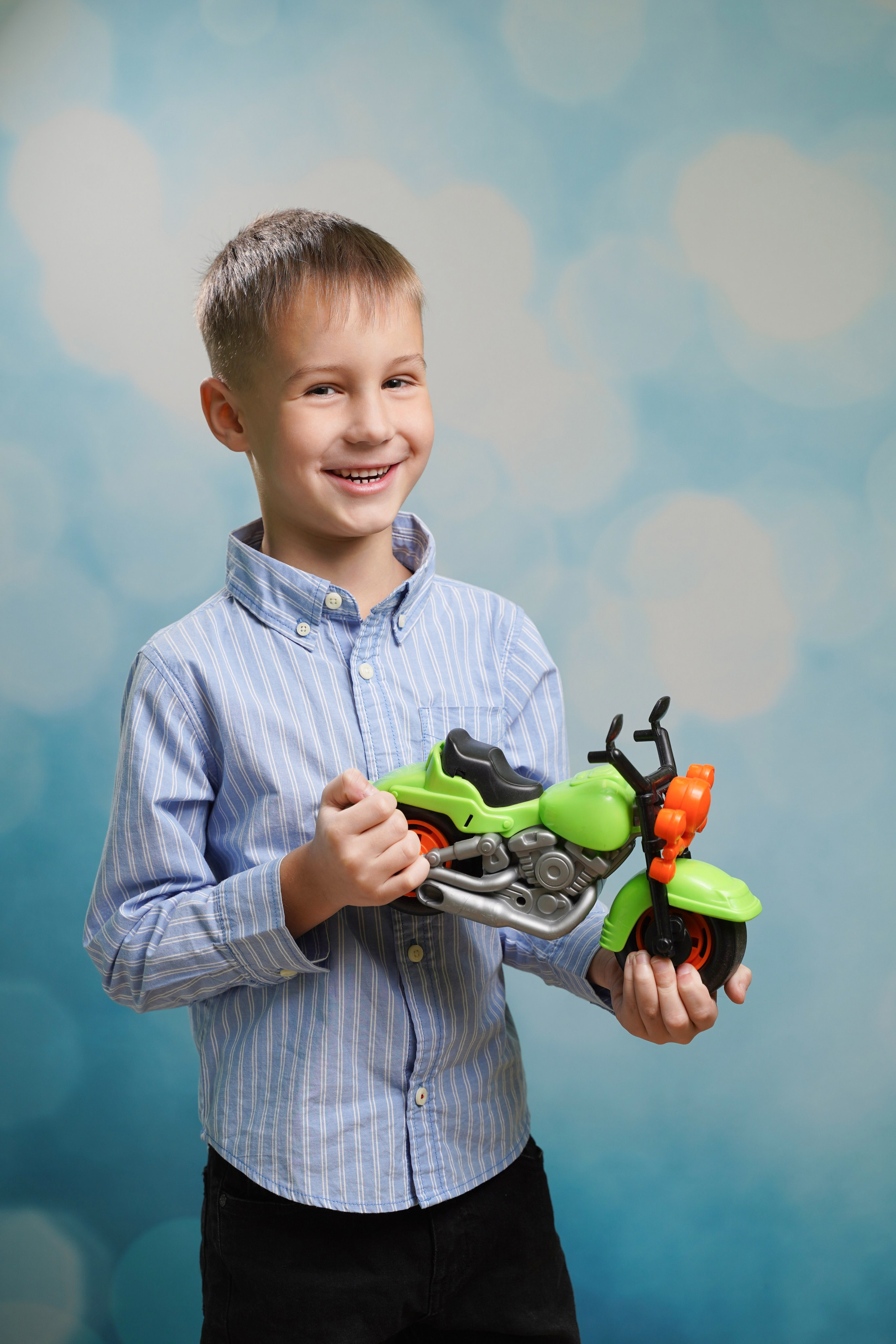 Цены на выпускные альбомы для детских садов в Красноярске от AlbomKras 📚💎. AlbomKras -выпускные альбомы Красноярска с авторским дизайном и качественной фотосъемкой! ⭐⭐⭐⭐⭐ 5.0