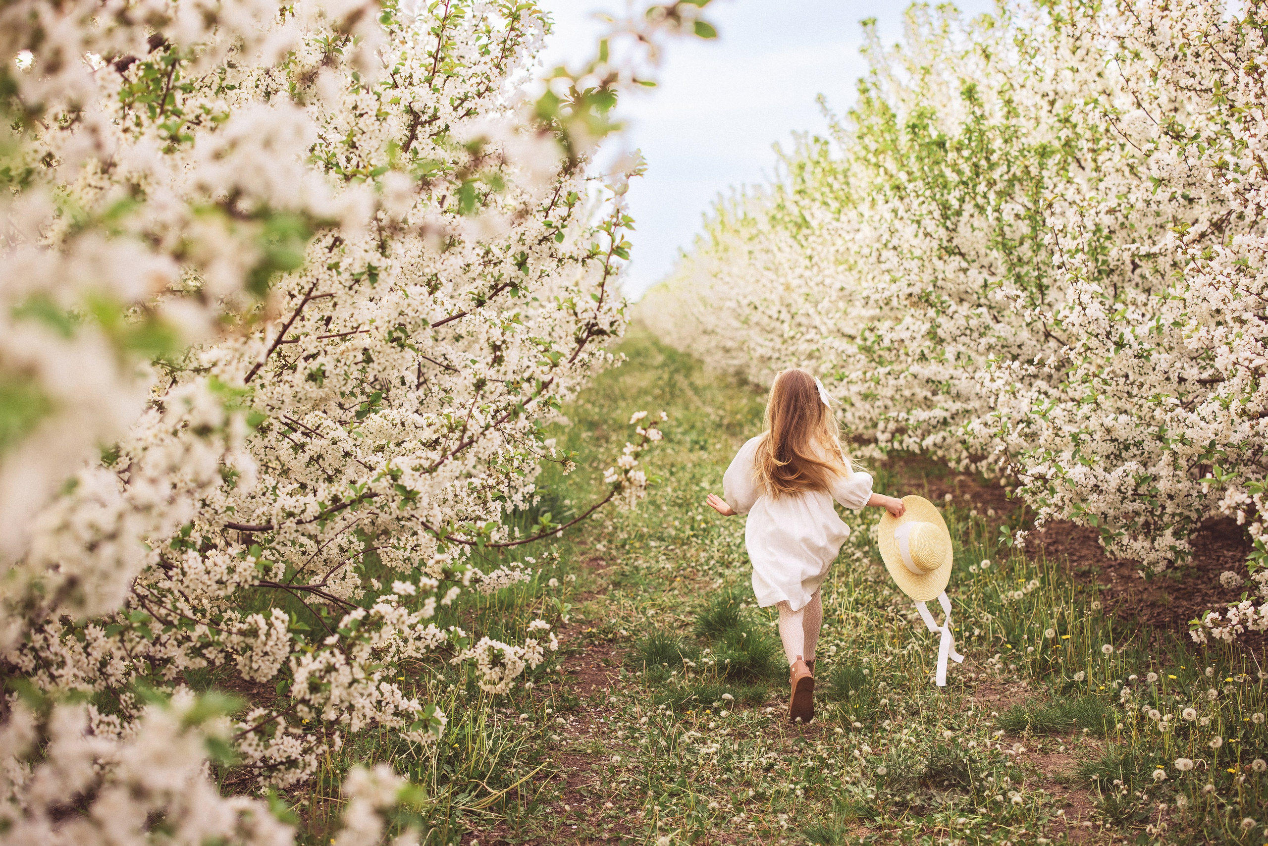 Фотосессия в цветущем саду с козочкой. Семейный и детский фотограф в Краснодаре Анна Трашкова