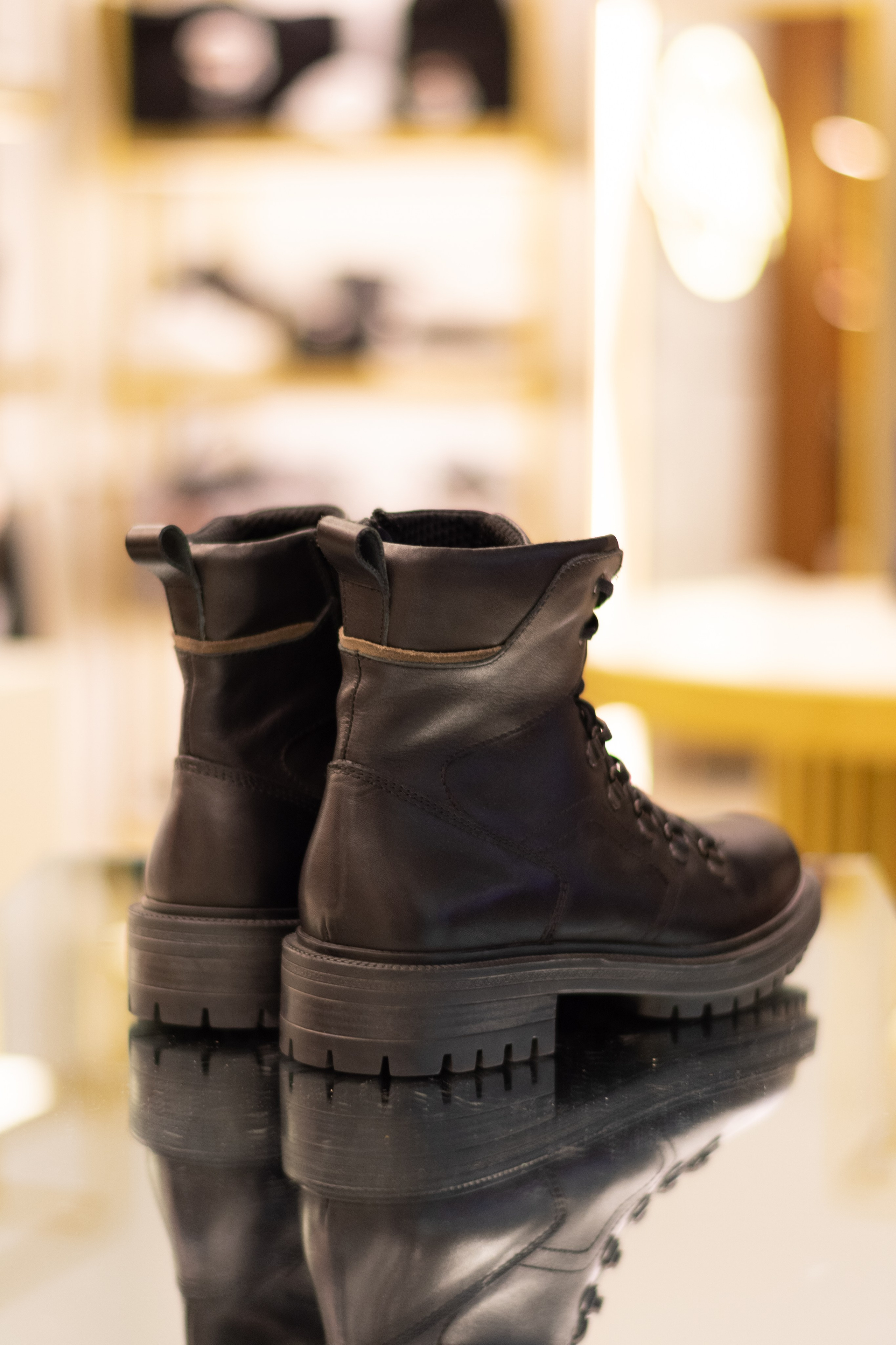 Для организаций. Предметная фотосессия для обувного магазина Capsula. Фотограф/видеограф Богдан Голованов