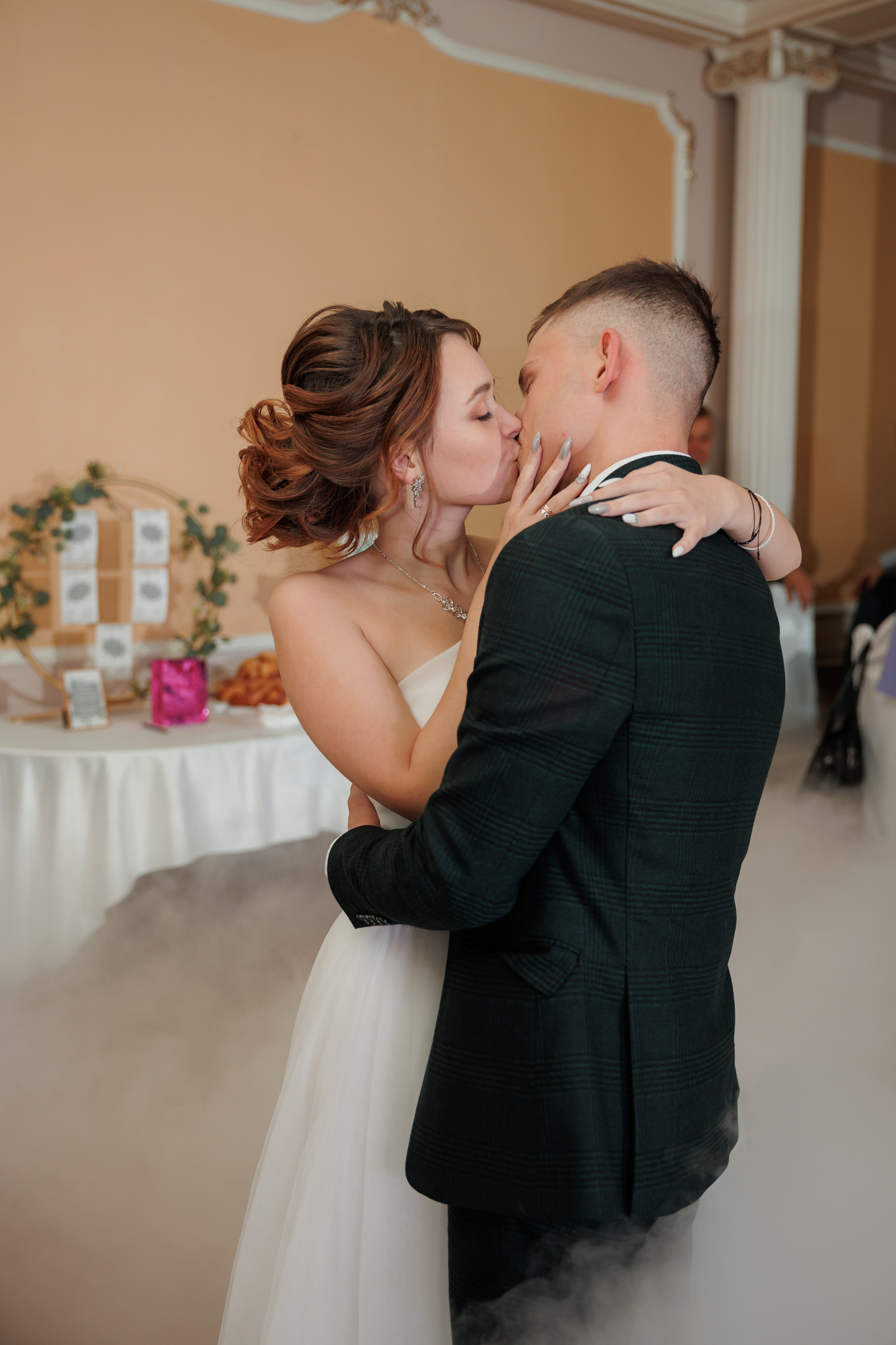 Константин и Дарья, ЗАГС ВДНХ, отель Soluxe, ресторан «Антик». Свадебный и репортажный фотограф (Москва, Королев и другие)