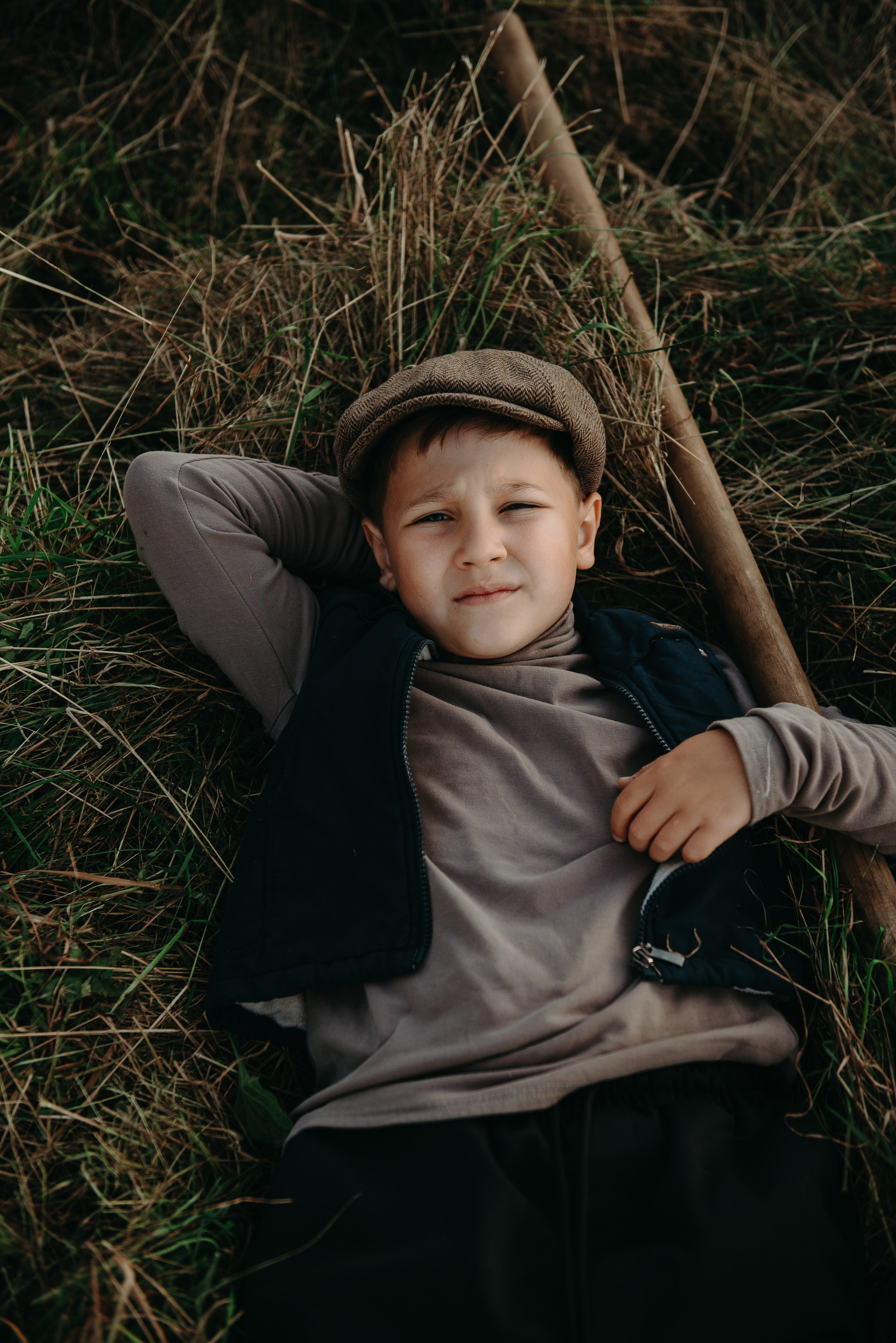 Дениска и Пелагея на сенокосе. Ирина Метелица фотограф на Шикотане