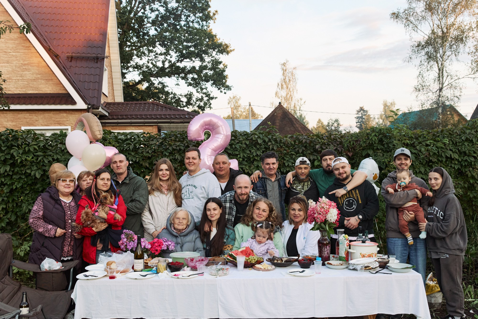 Фотограф на детский день рождения в Москве и Подмосковье: репортажная съемка живых эмоций на даче. Контентный и репортажный фотограф Виталий Кулешов | Москва