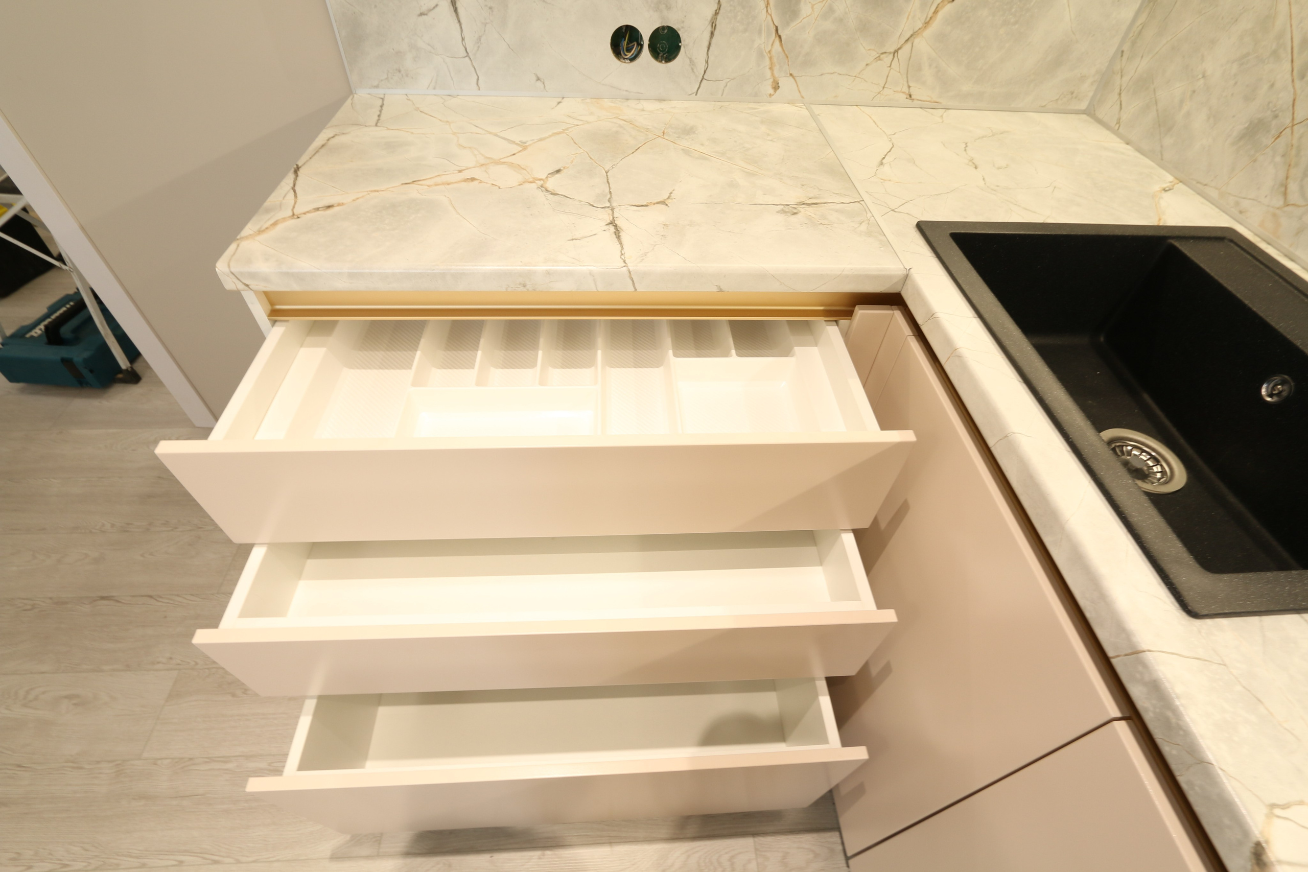 Ул. Гурьевская улица, 177/1. Мебельное ателье РАУМАН