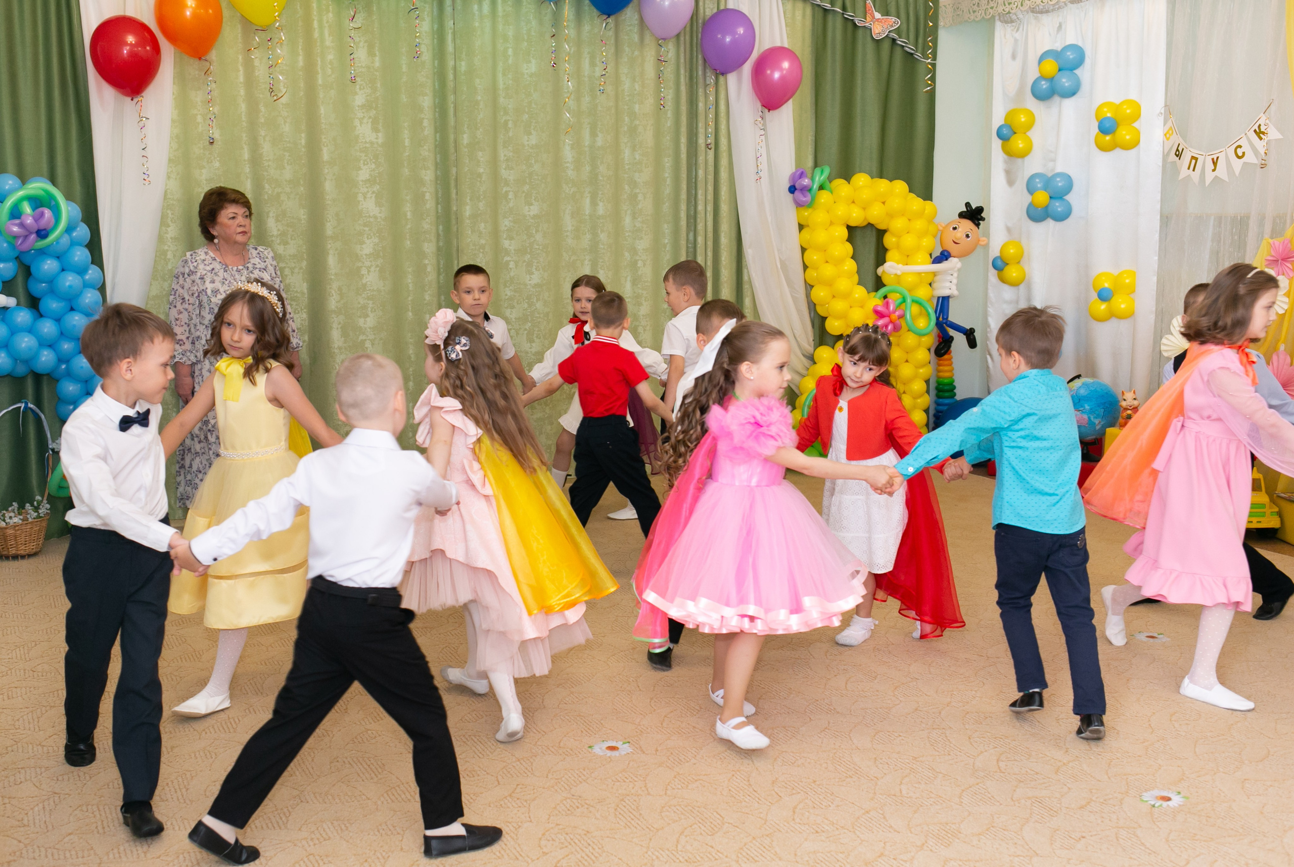 Выпускные и Утренники. Фотограф новорожденных и семейный фотограф НСО г. Бердск Марина Львова