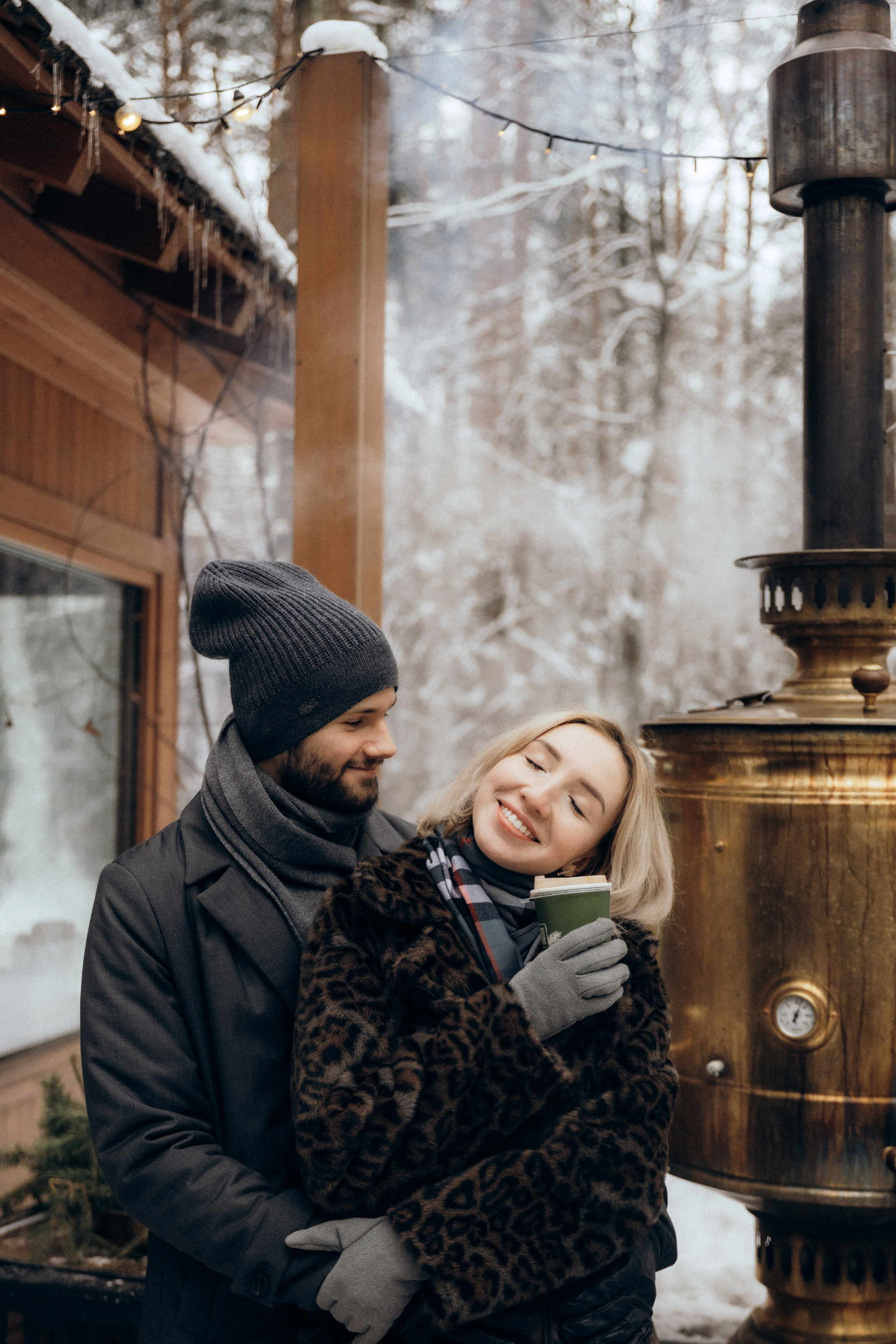 Дима и Камила в зимнем Мещерском лесу. Свадебный и портретный фотограф в Москве Кристина Золотова
