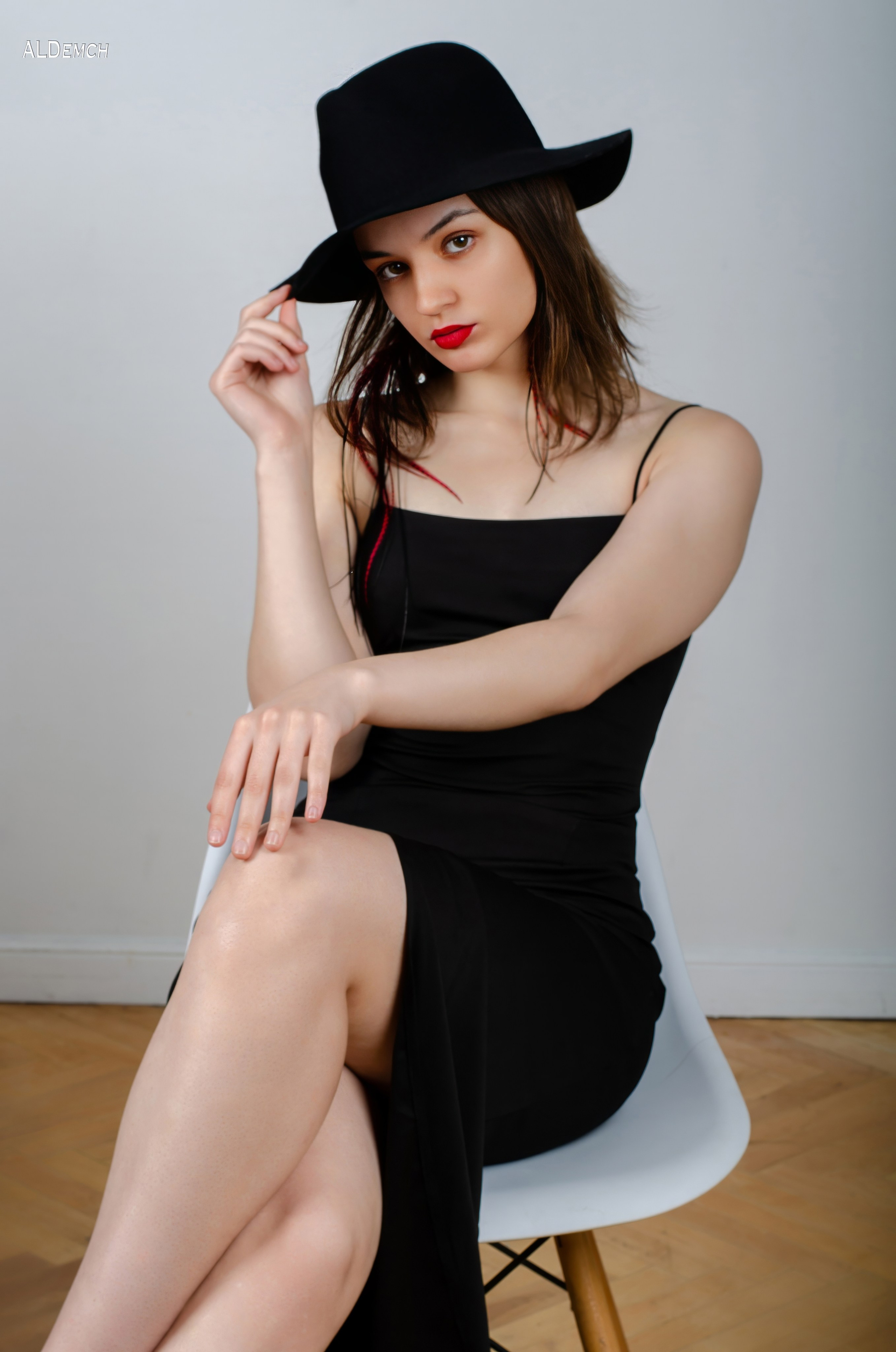 Портретный фотограф в студии и ретушёр в Москве и Дмитрове