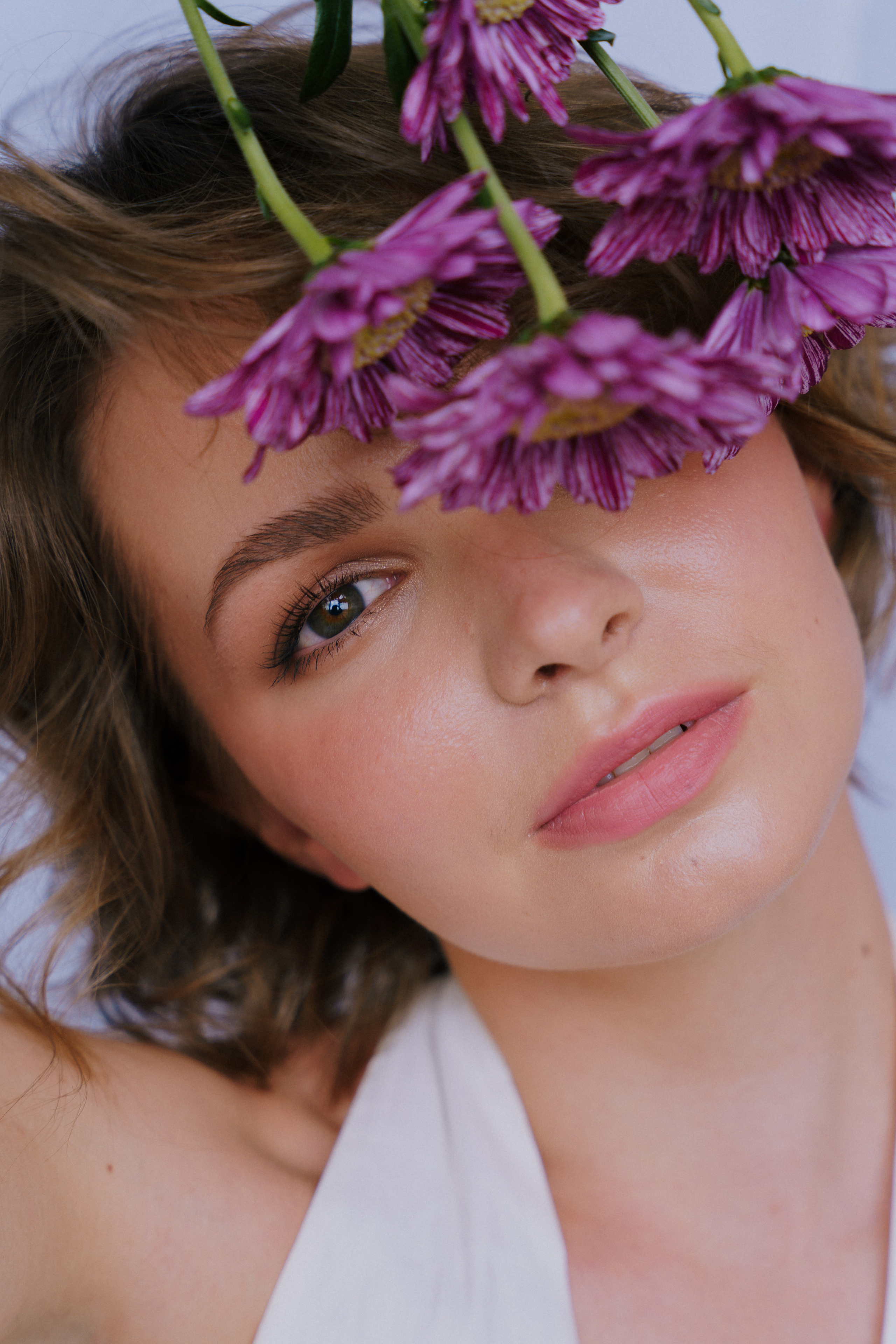 Портретная фотосессия с цветами в Архангельске