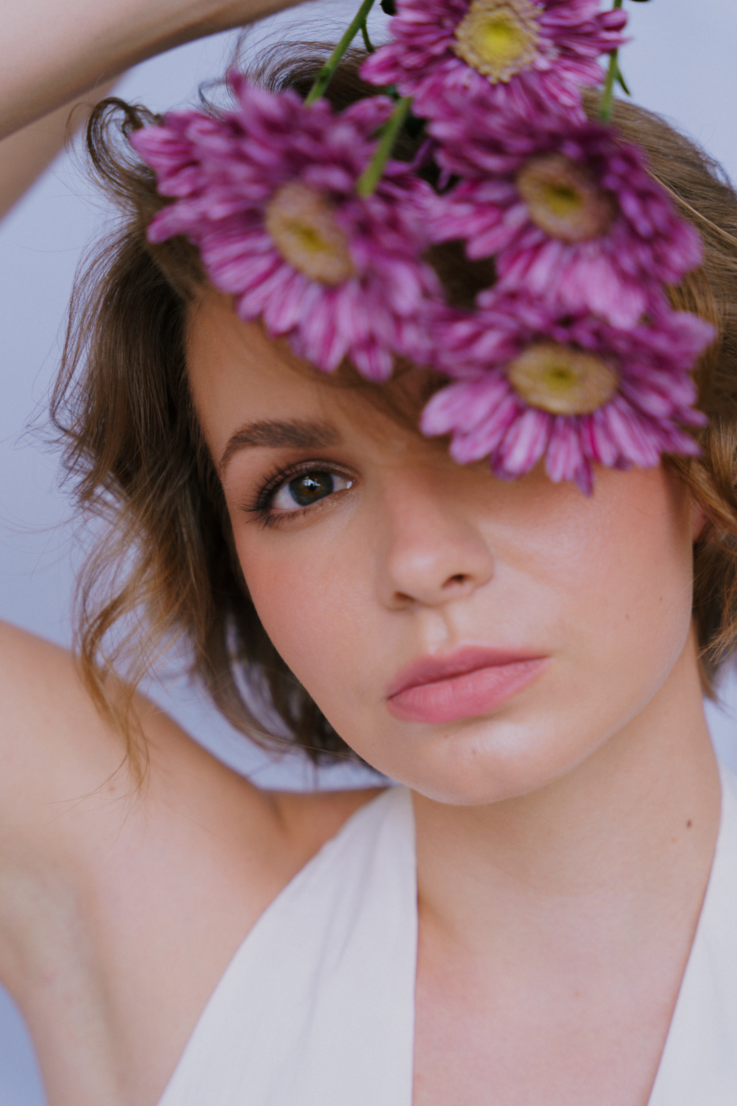 Портретная фотосессия с цветами в Архангельске