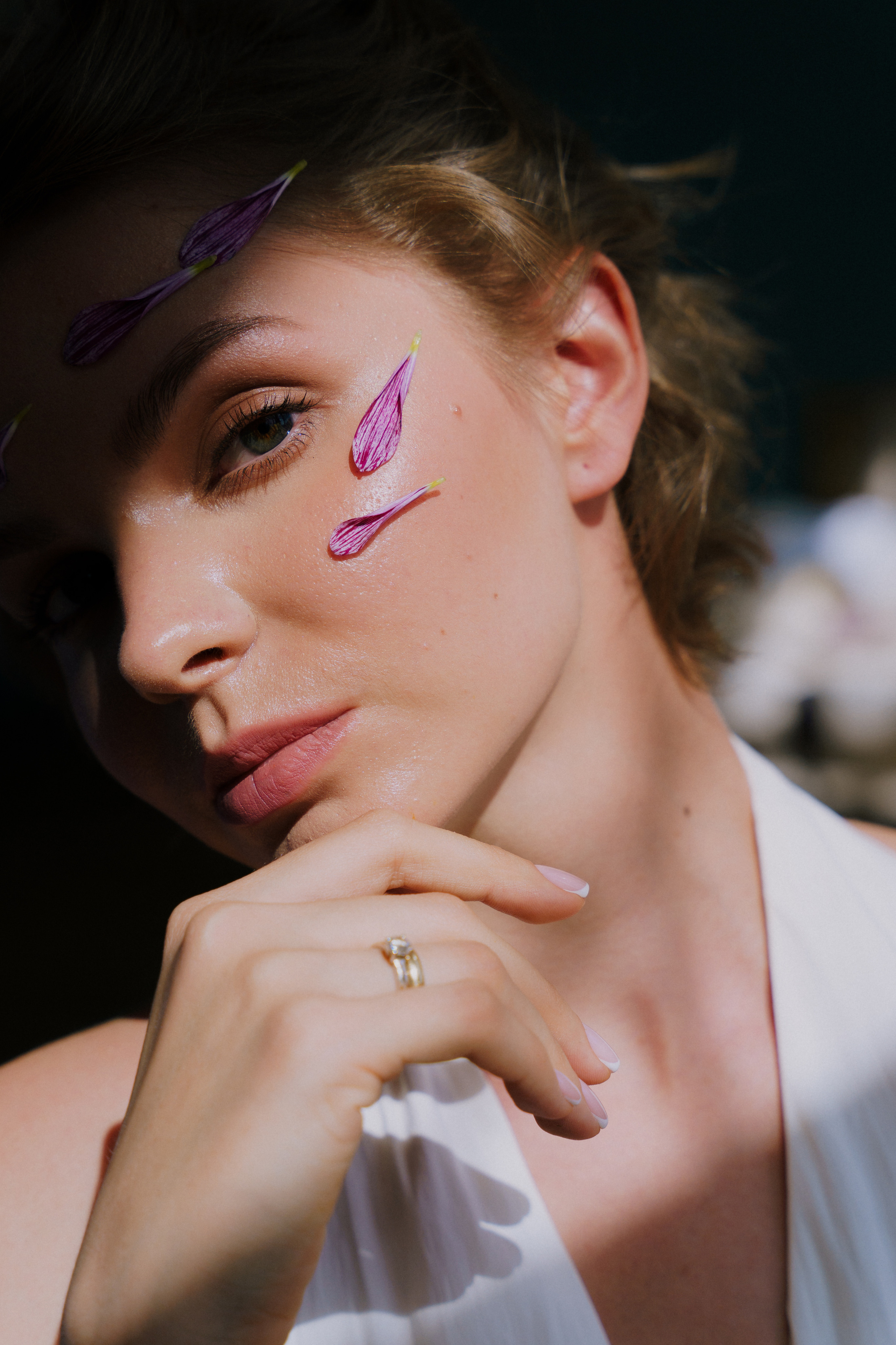 Портретная фотосессия с цветами в Архангельске