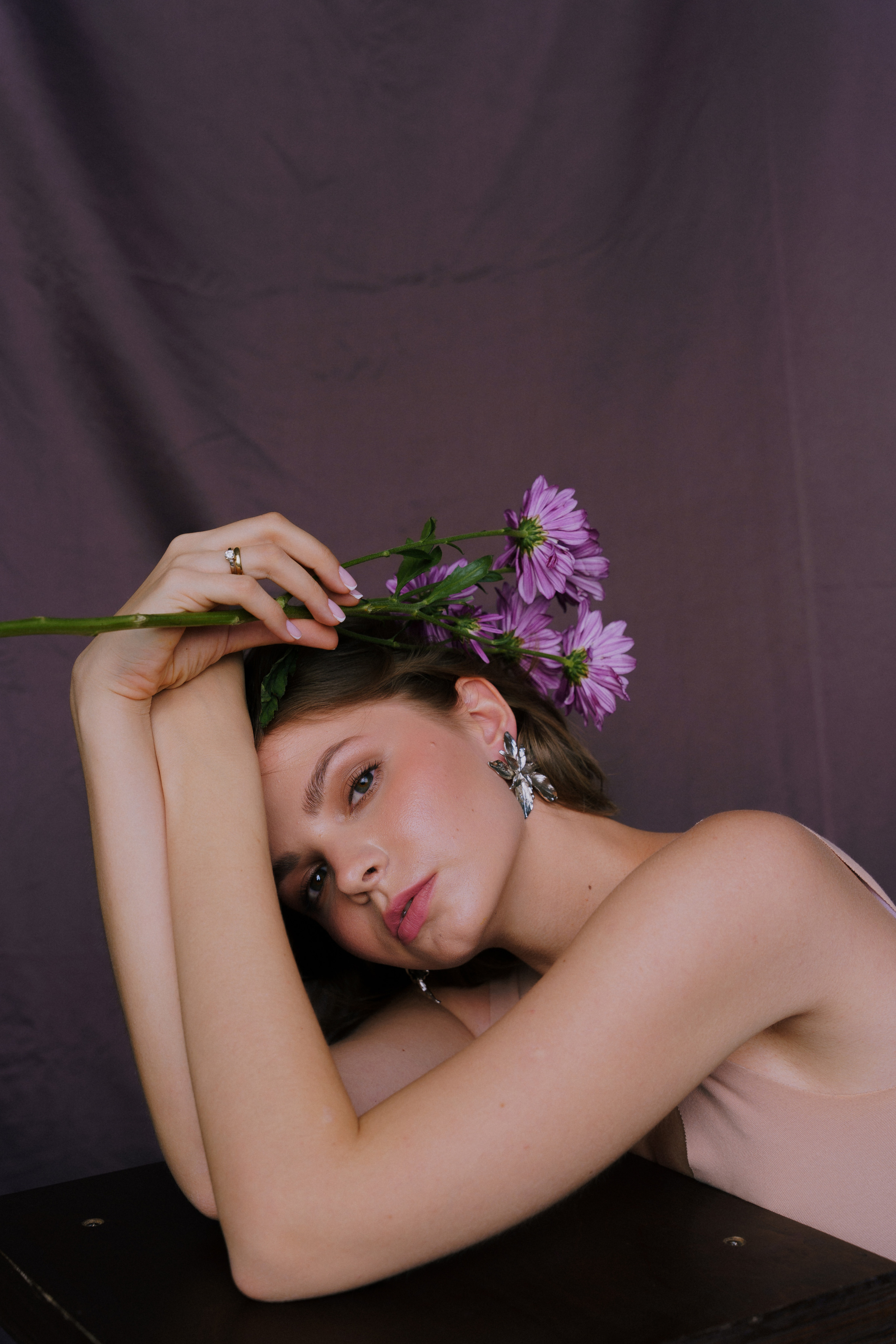 Портретная фотосессия с цветами в Архангельске