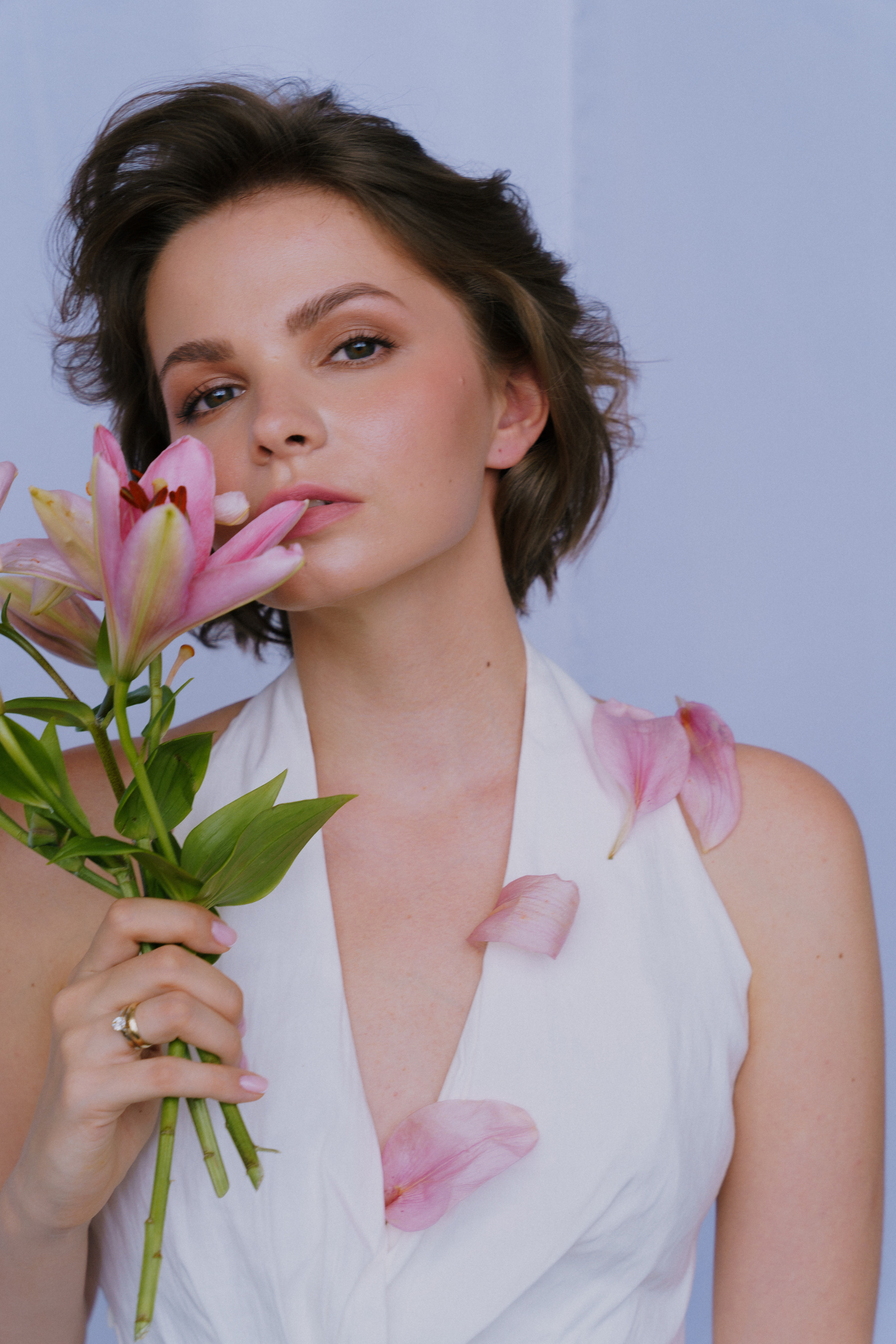 Портретная фотосессия с цветами в Архангельске