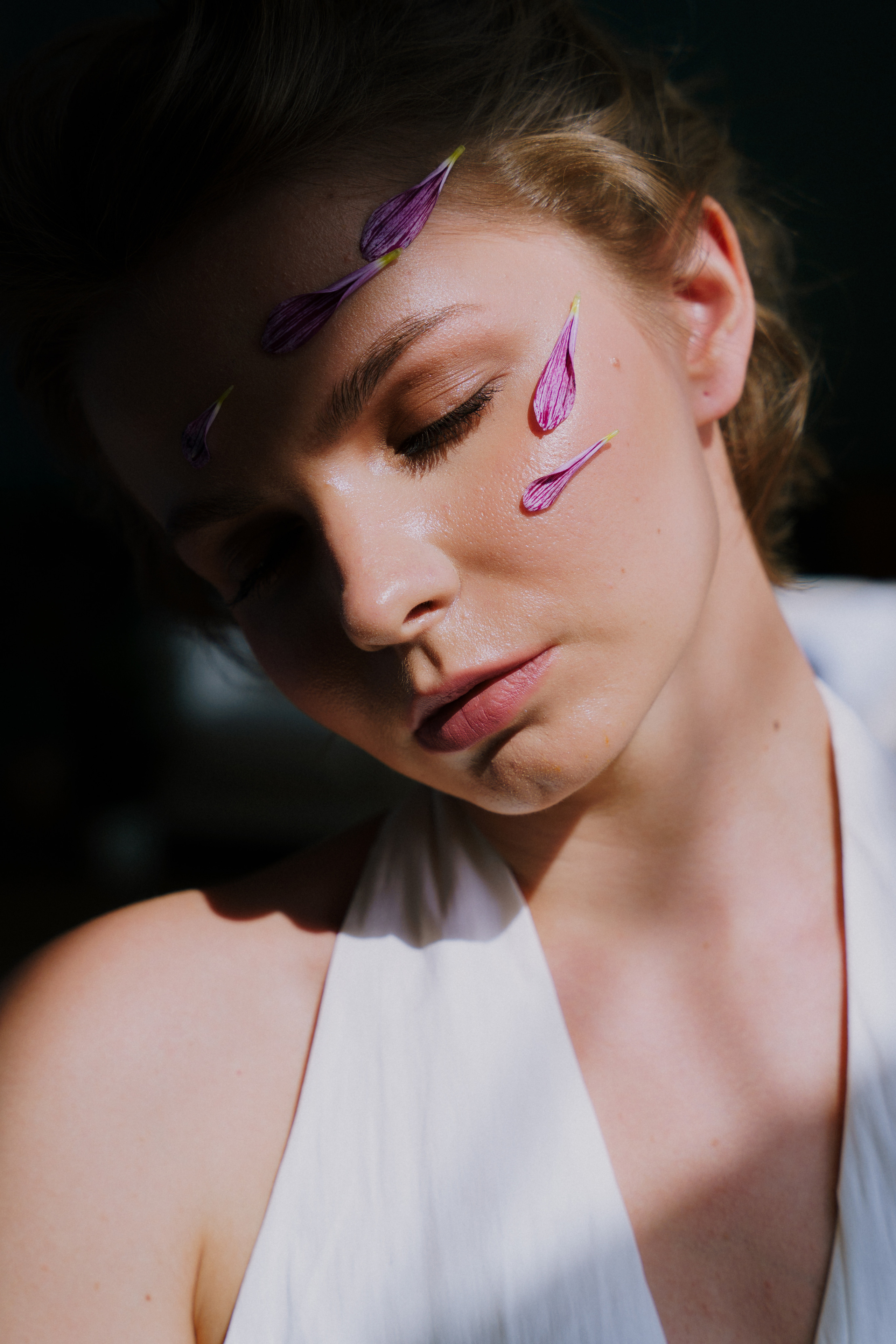 Портретная фотосессия с цветами в Архангельске