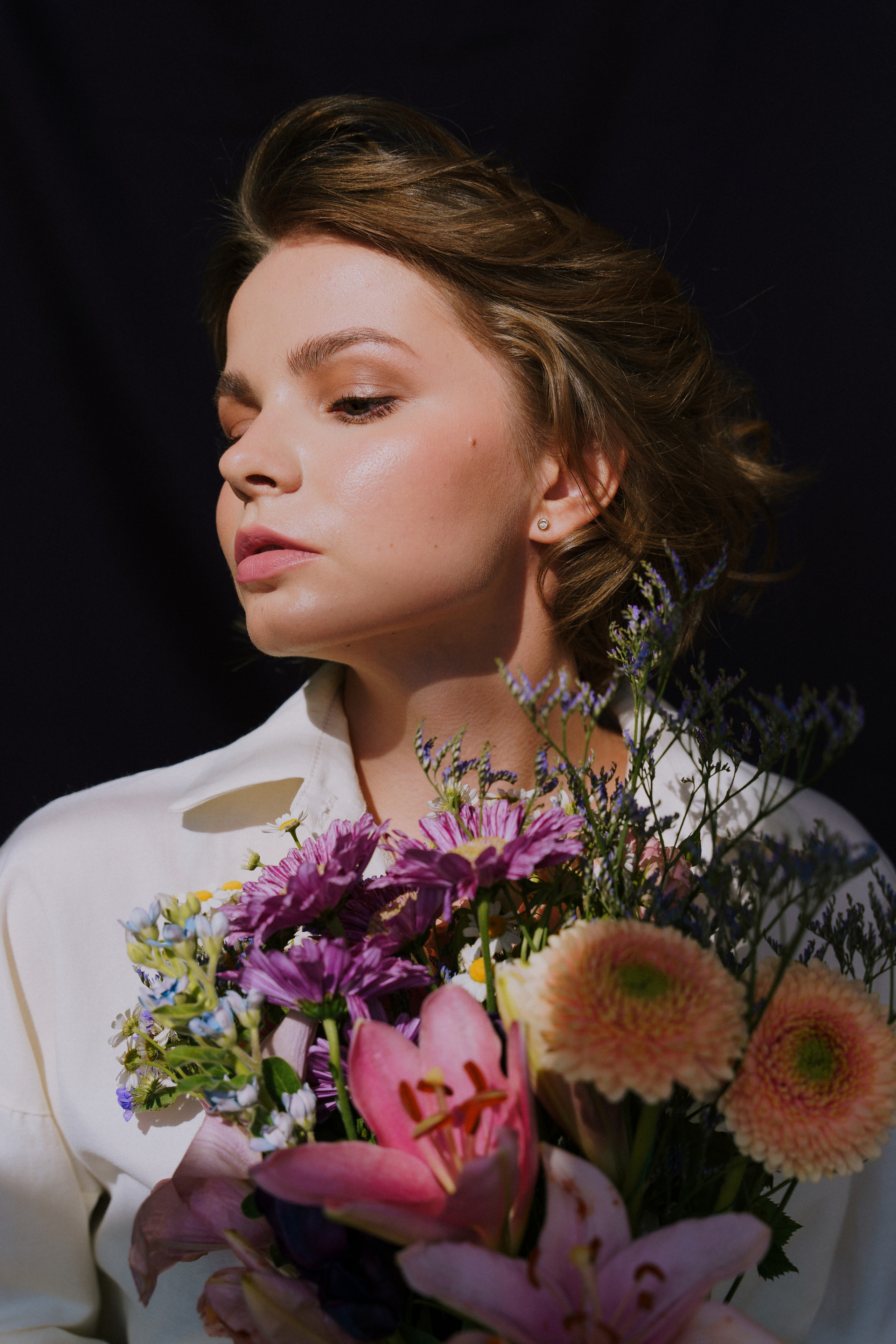 Фотосессия с цветами в студии