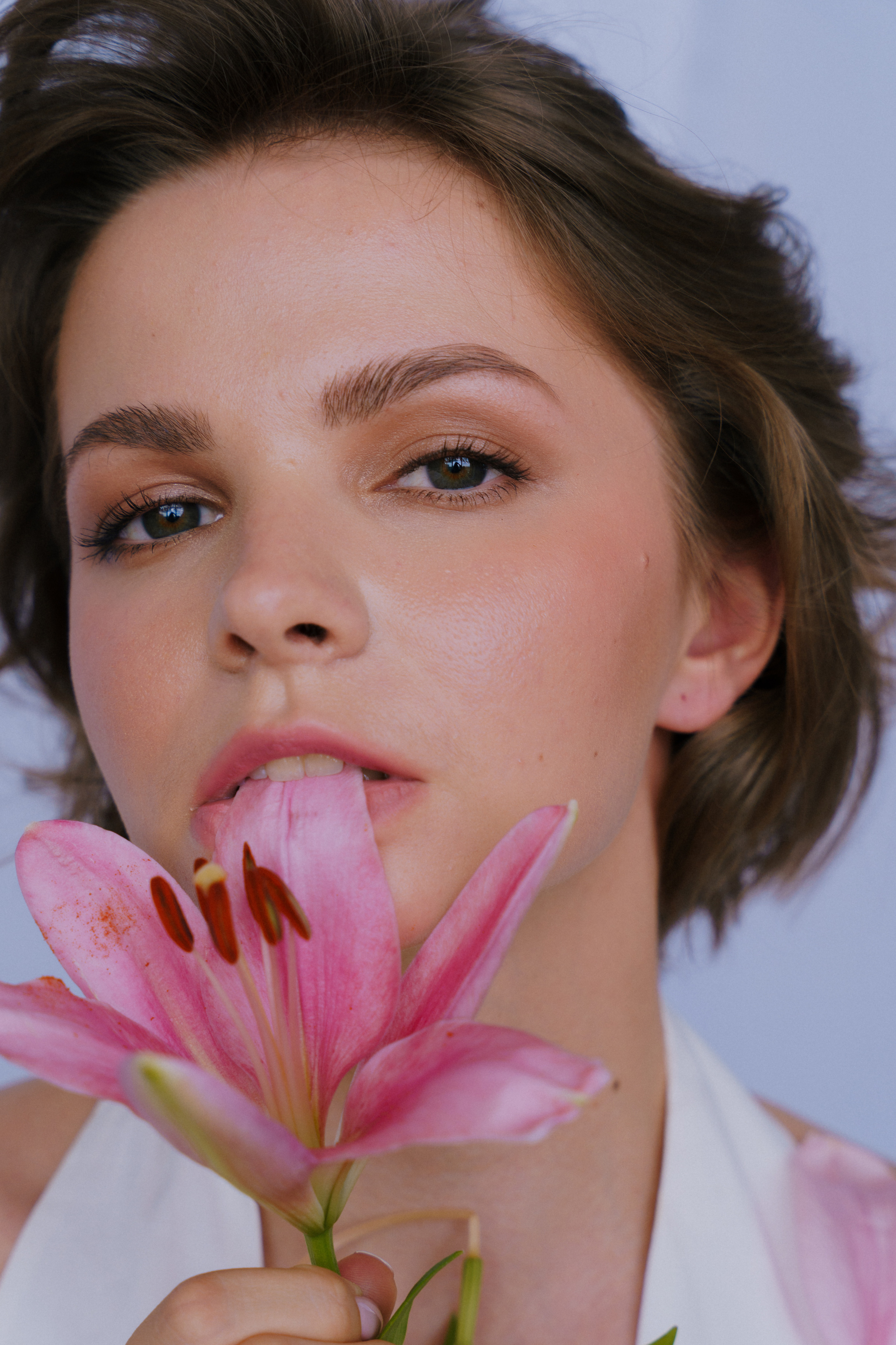 Портретная фотосессия с цветами в Архангельске