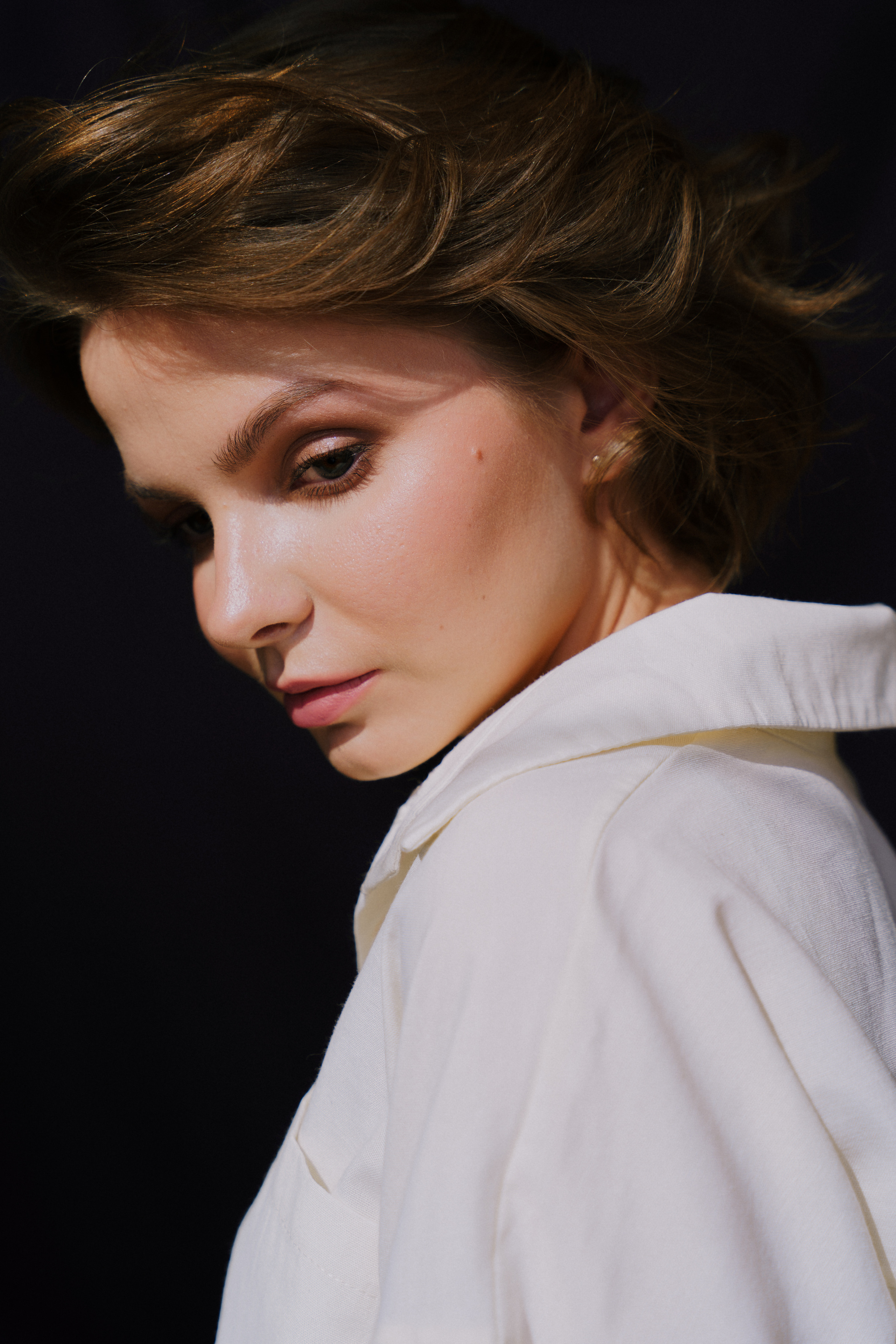 Портретная фотосессия с цветами в Архангельске